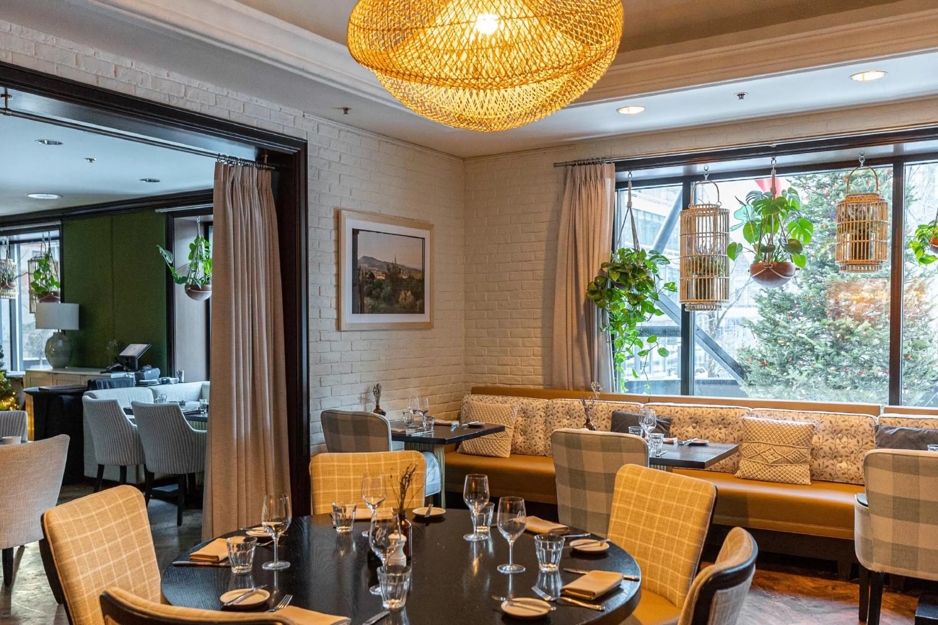 Restaurant/places to eat in InterContinental Montreal by IHG