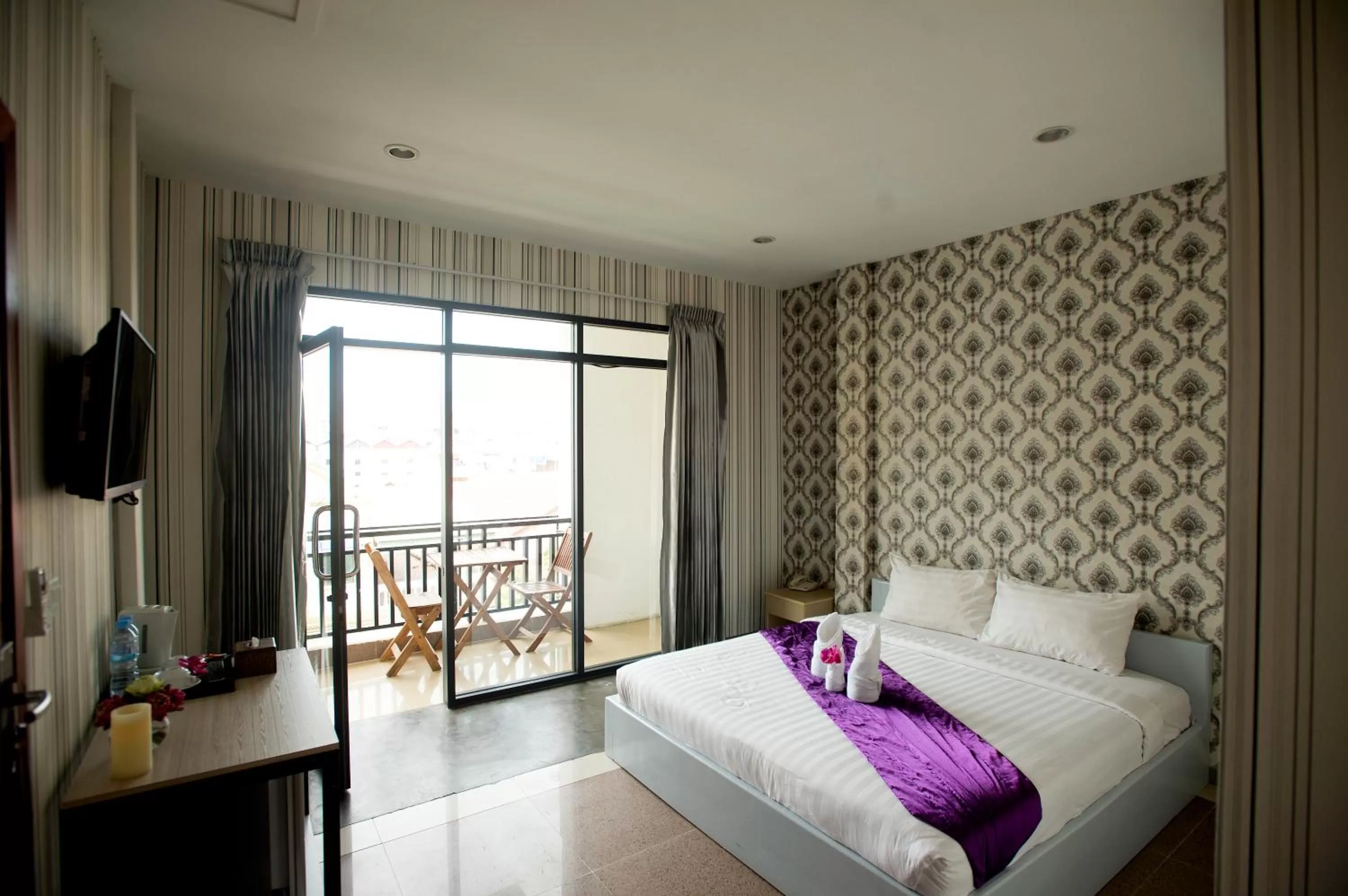 Photo of the whole room, Bed in White Residence Hotel & Apartment