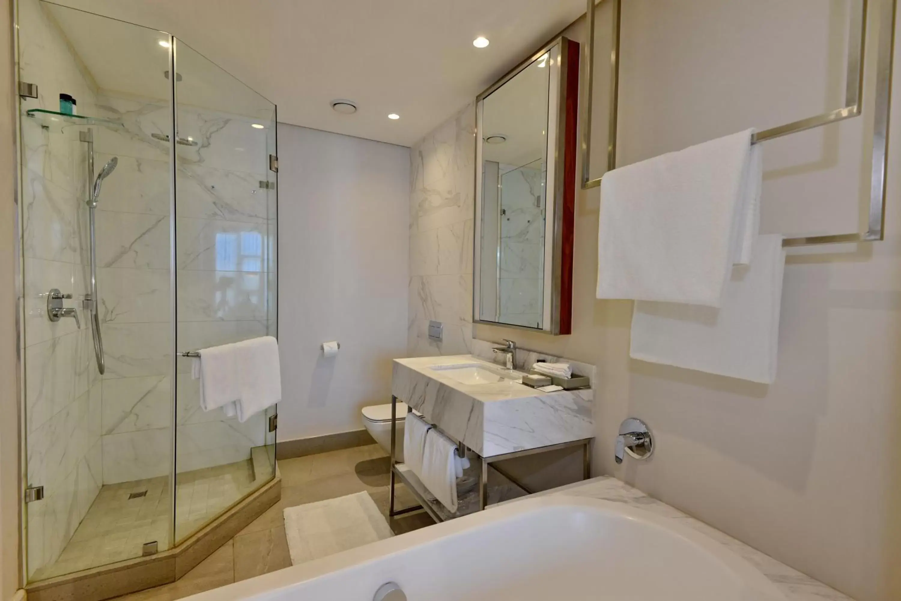 Shower, Bathroom in The Houghton Hotel, Spa, Wellness & Golf