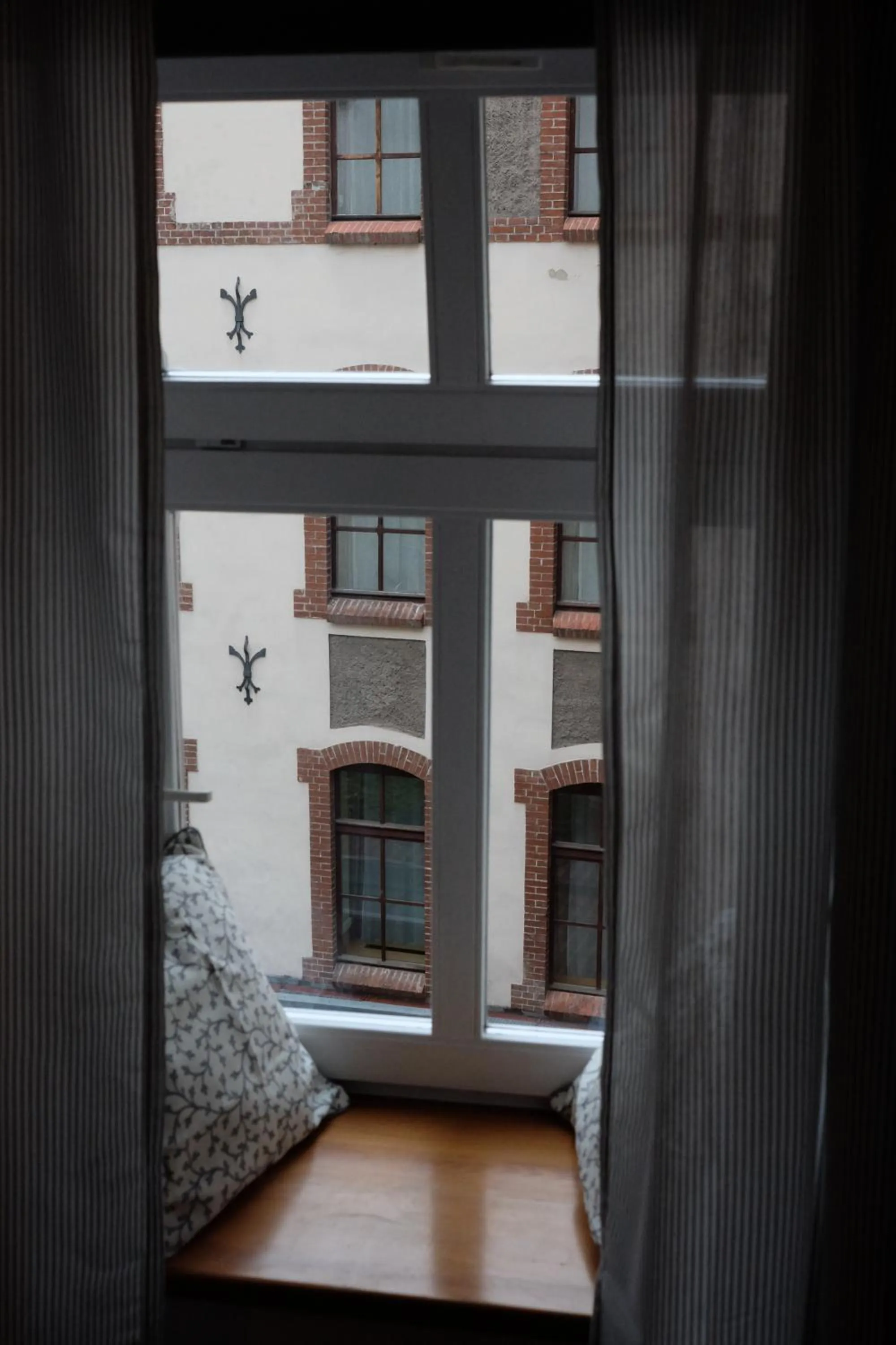 Day in Academus Pub & Guest House