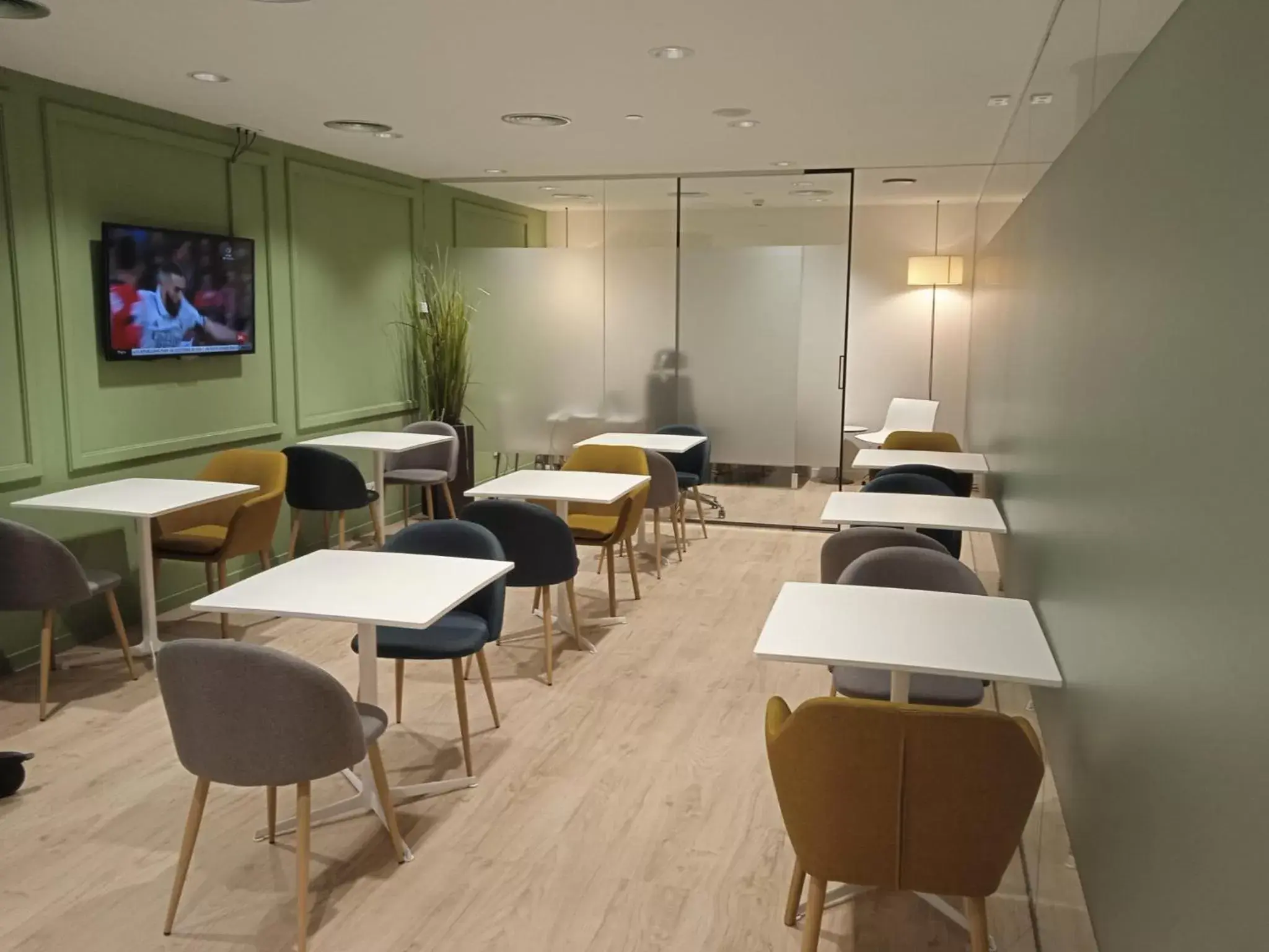 Lounge or bar in HelloSky Air Rooms Madrid