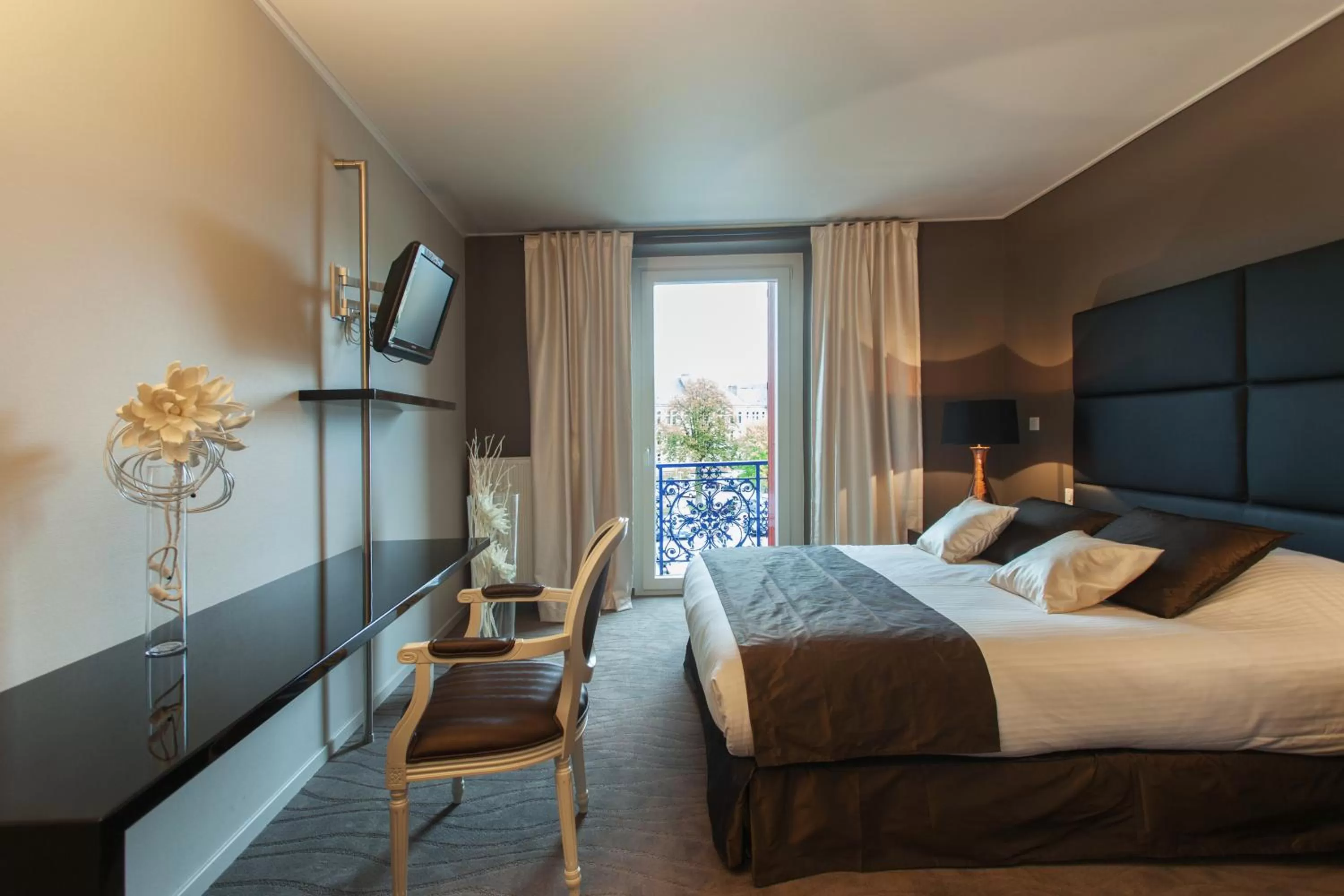 Photo of the whole room, Bed in Hotel Restaurant Les Capucins