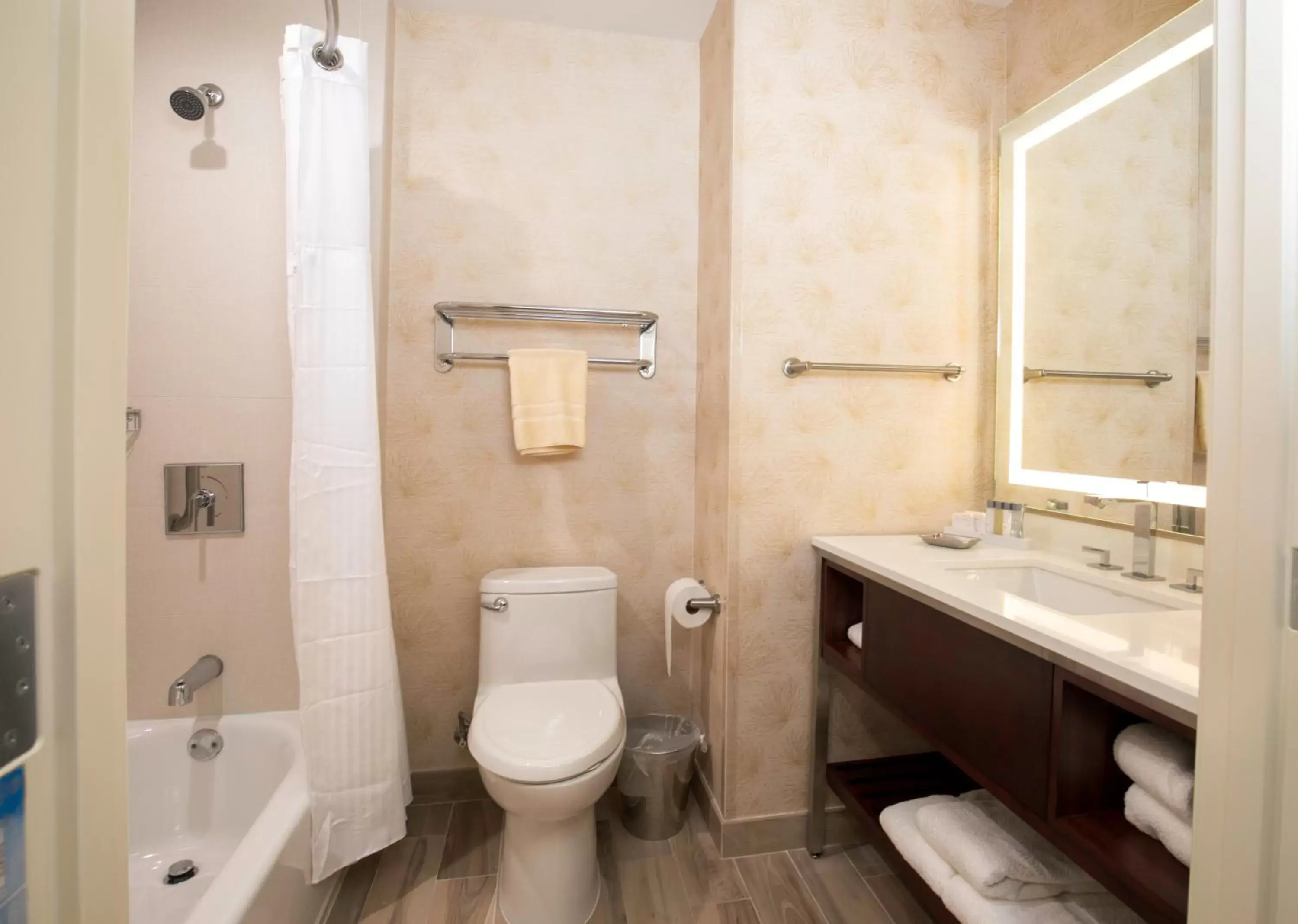 Photo of the whole room, Bathroom in Holiday Inn El Monte - Los Angeles, an IHG Hotel