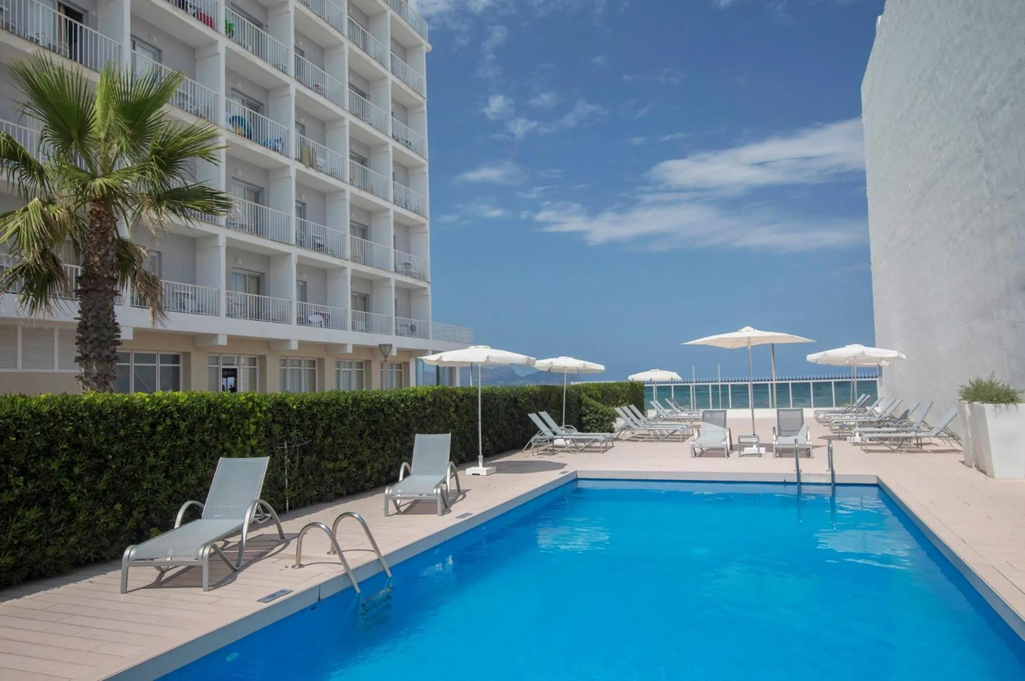 Swimming pool in JS Miramar