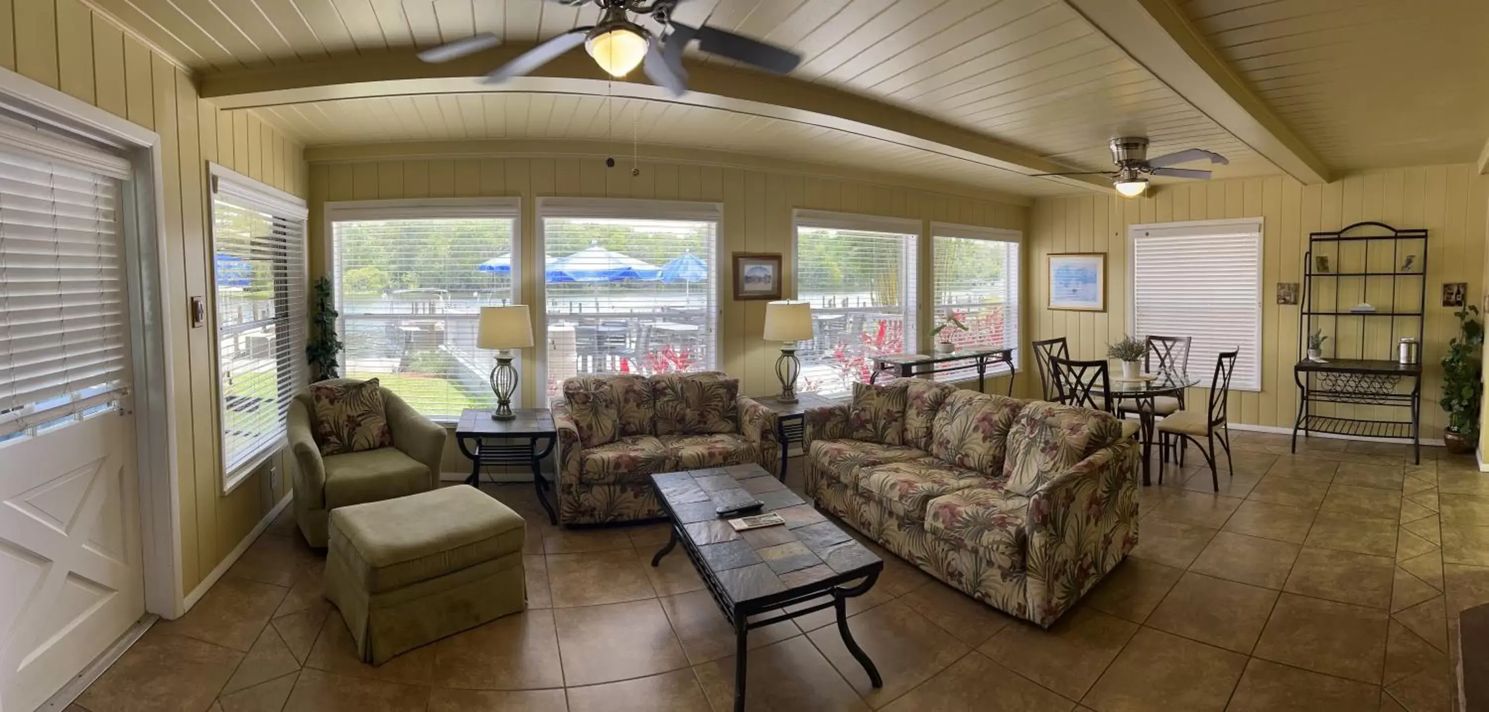 Seating Area in Hontoon Landing Resort & Marina