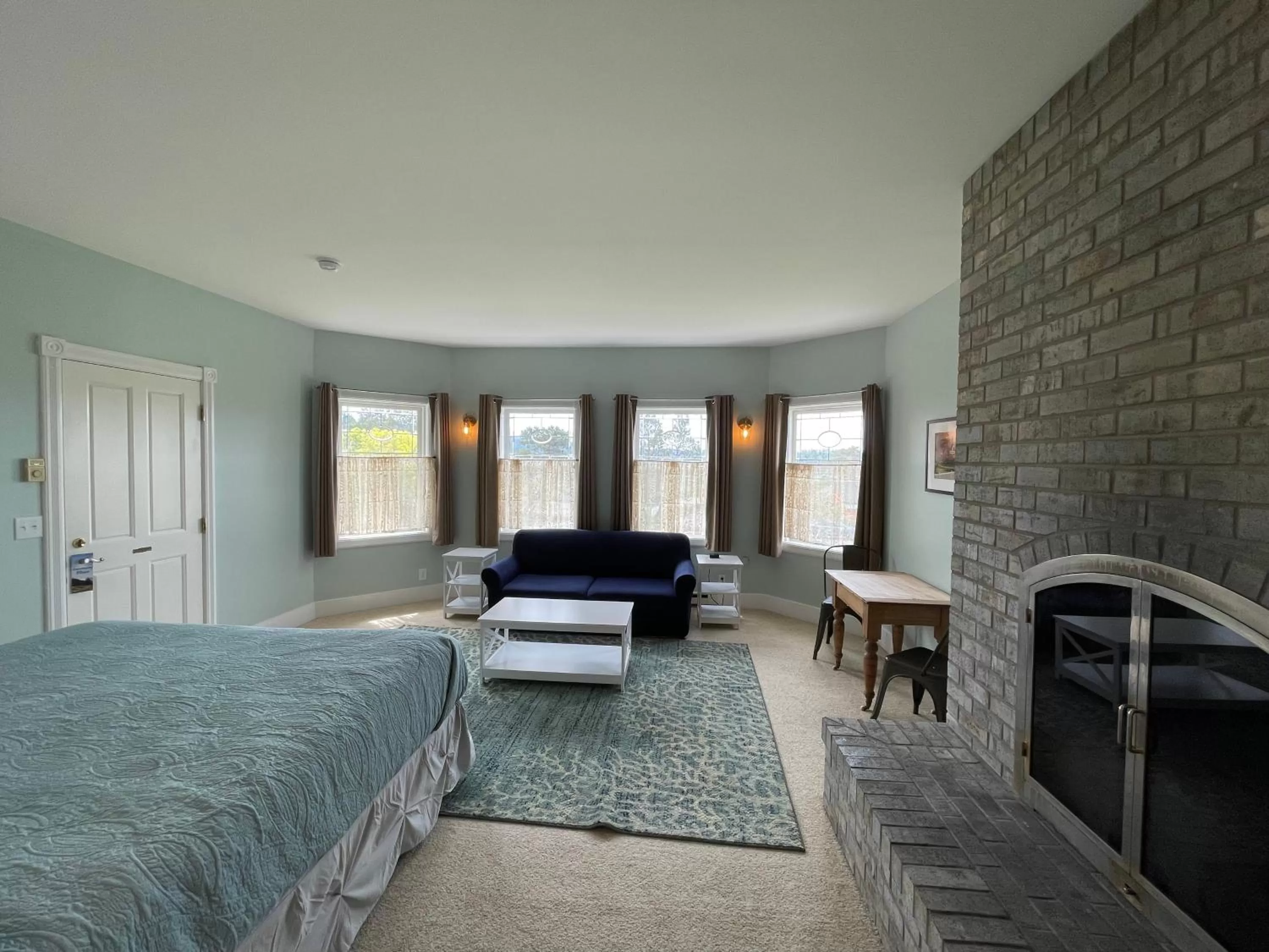 Bed in The Edenwild Boutique Inn