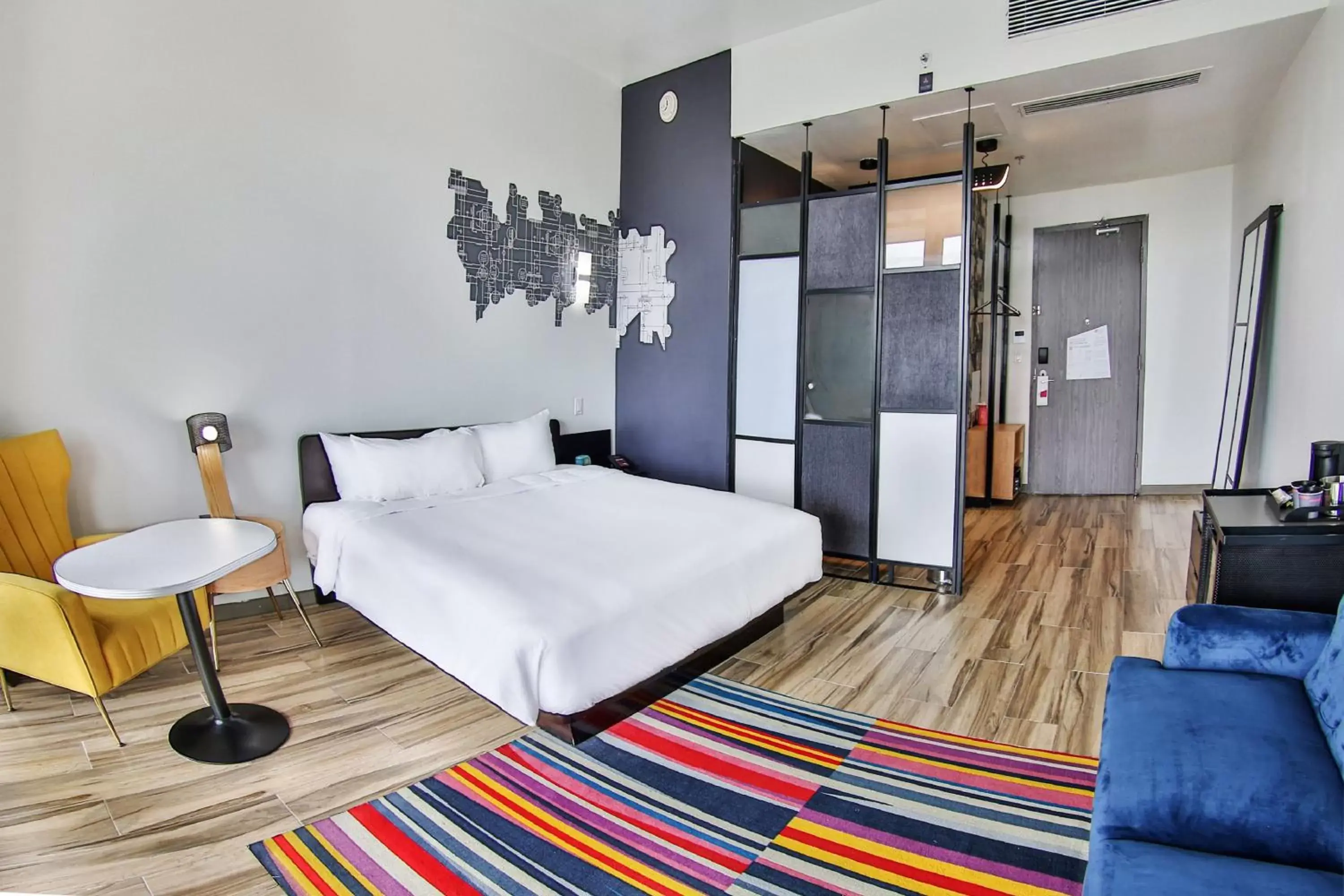 Photo of the whole room, Bed in Aloft Ponce