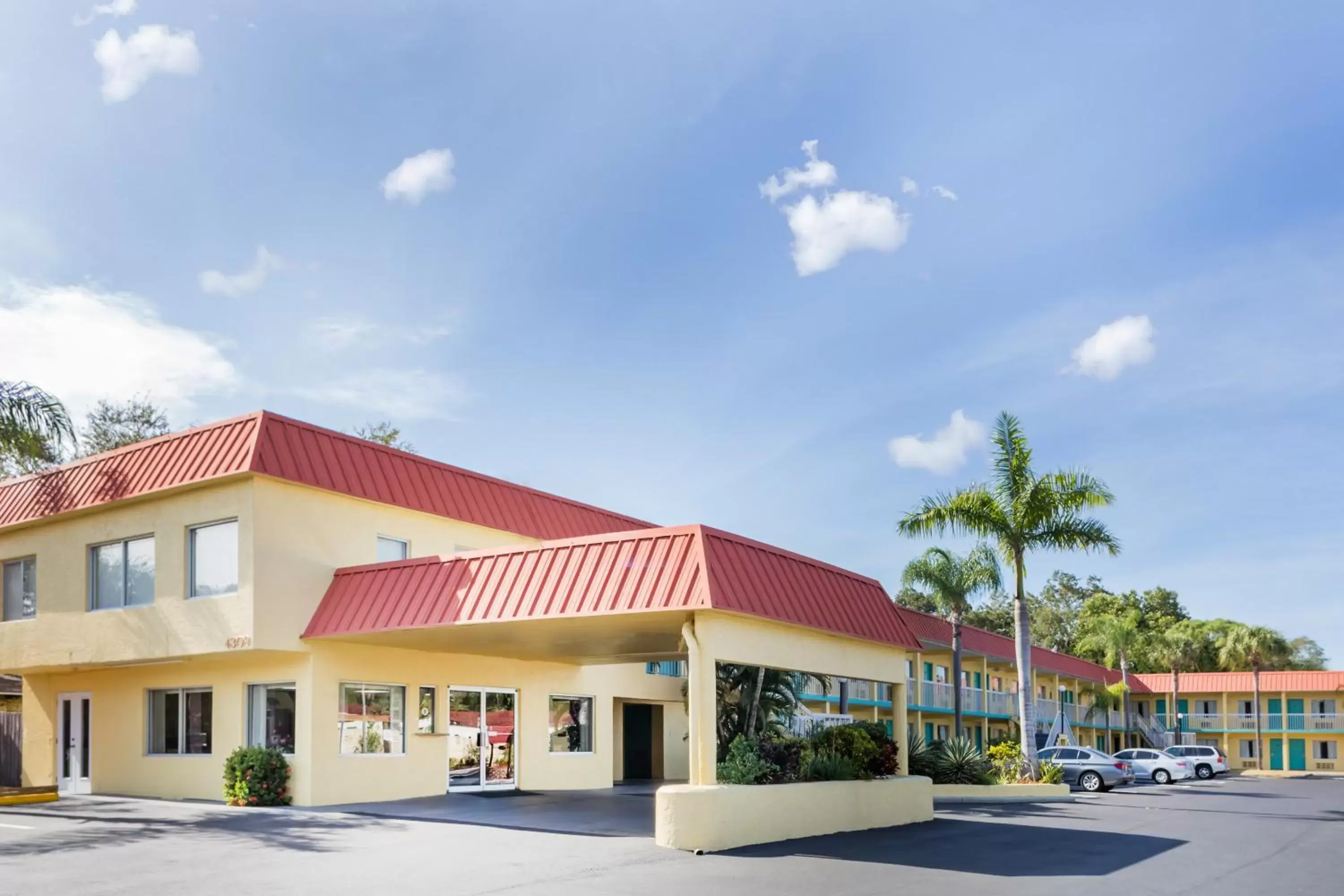 Property Building in Super 8 by Wyndham Sarasota Near Siesta Key