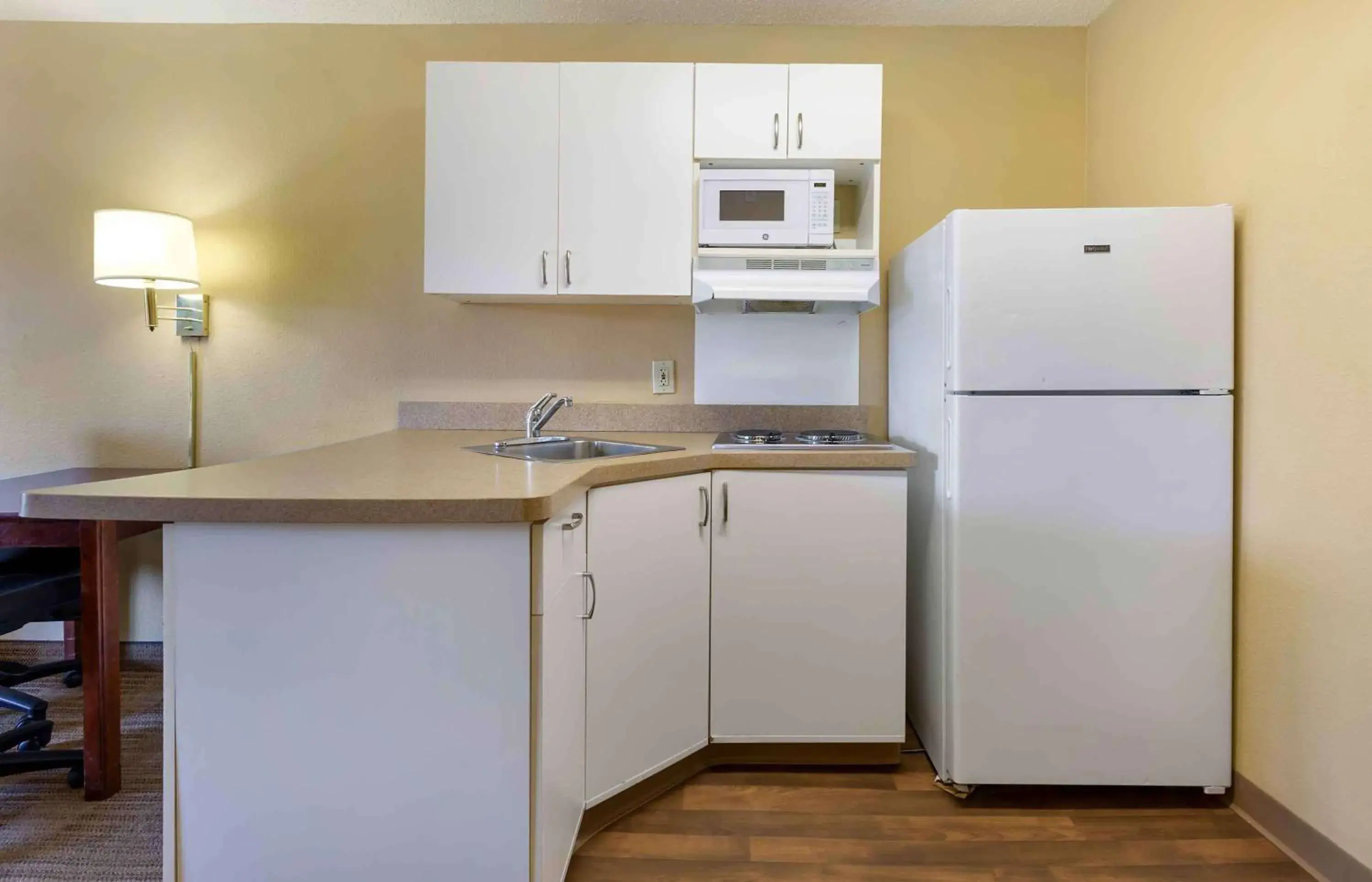 Bedroom, Kitchen/Kitchenette in Extended Stay America Suites - Washington, DC - Landover