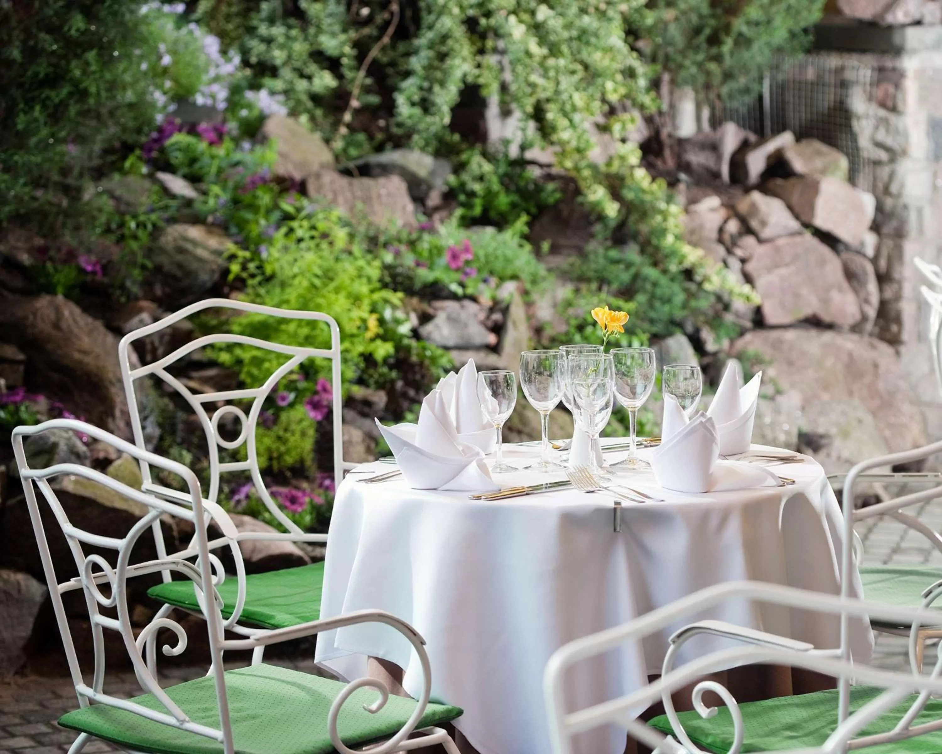 Restaurant/places to eat in BEST WESTERN Santakos Hotel