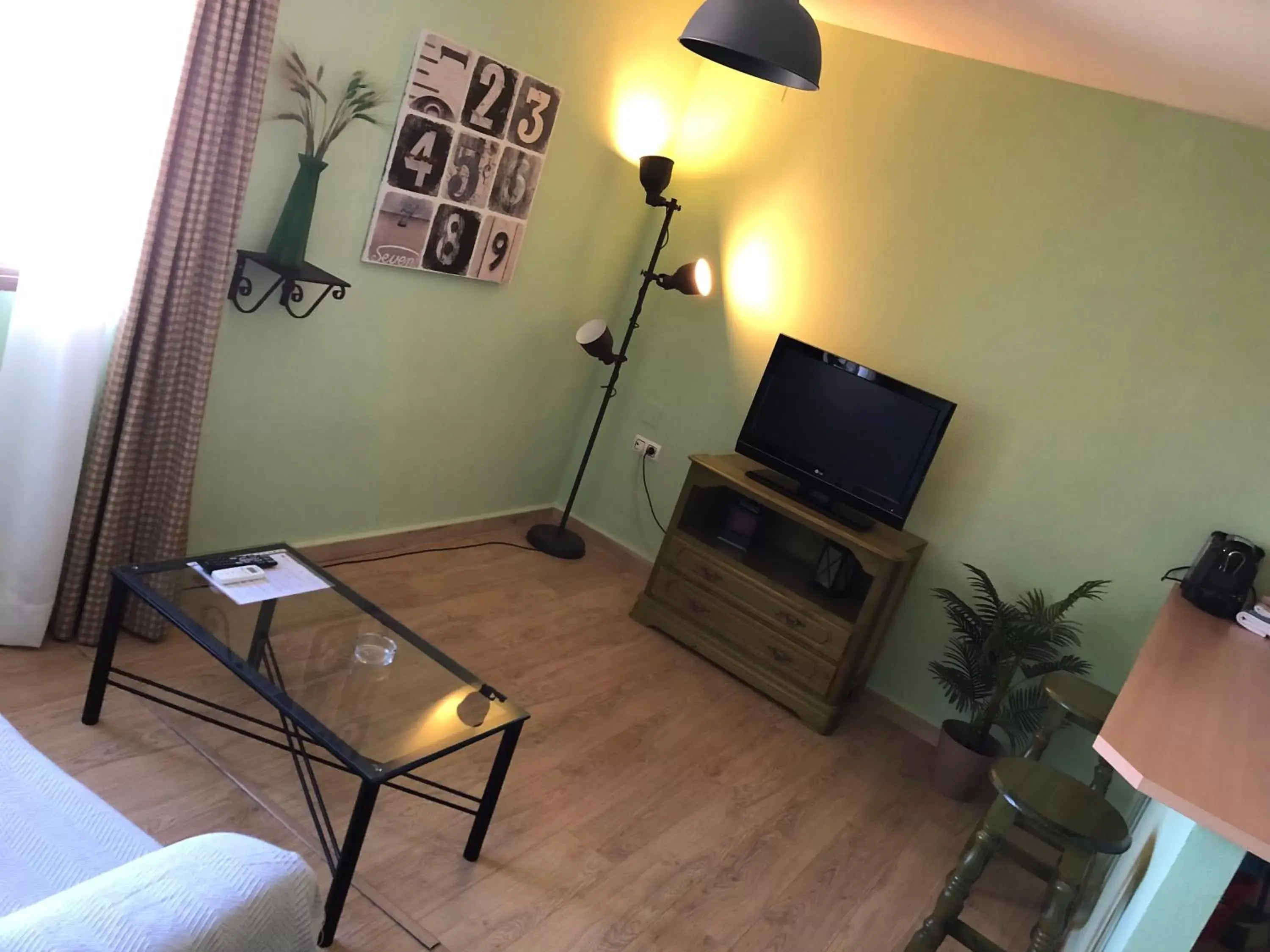Living room, TV/Entertainment Center in Apartamentos Atalayas Extremadura