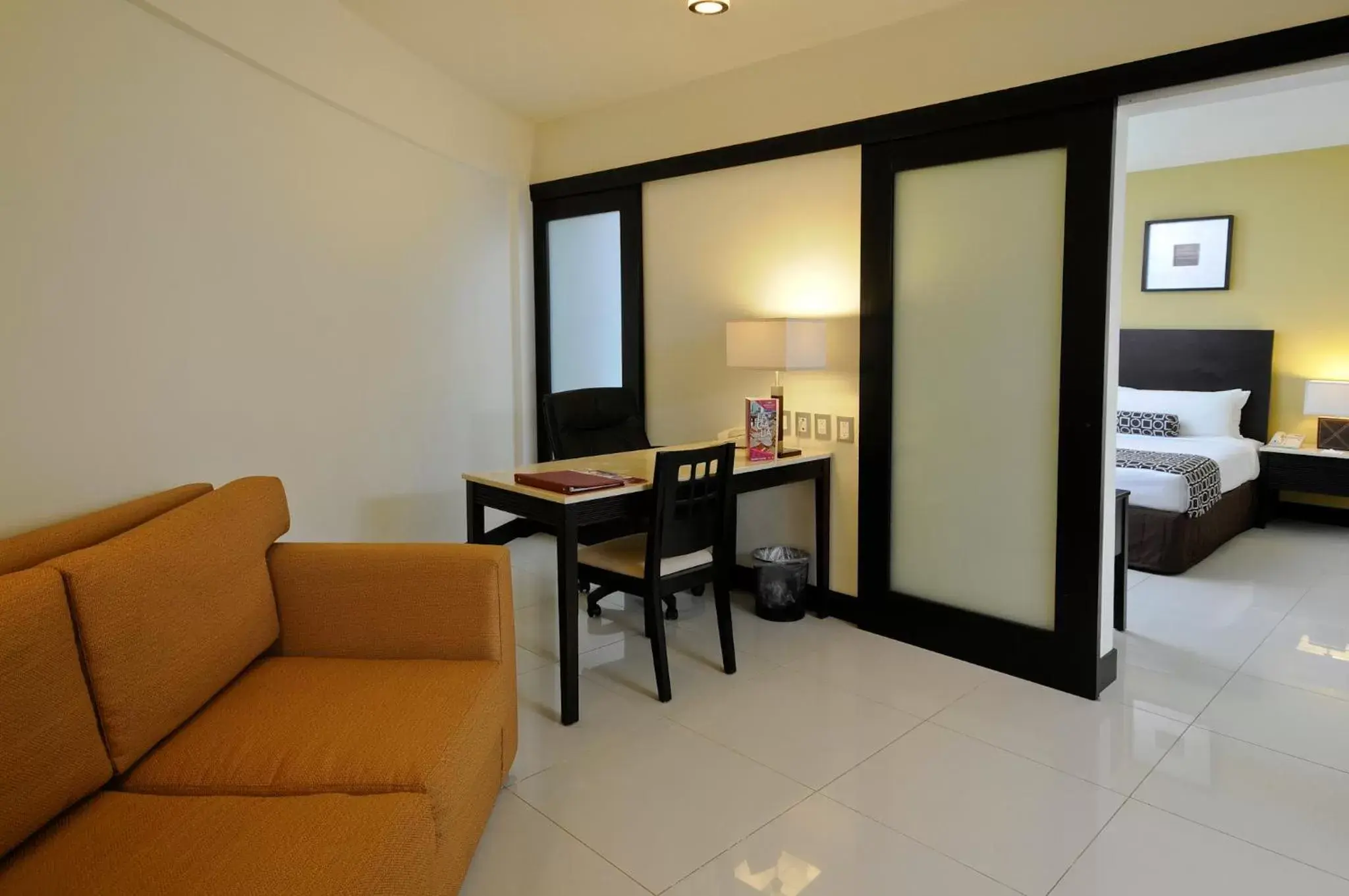 Photo of the whole room, Seating Area in Crowne Plaza Villahermosa, an IHG Hotel