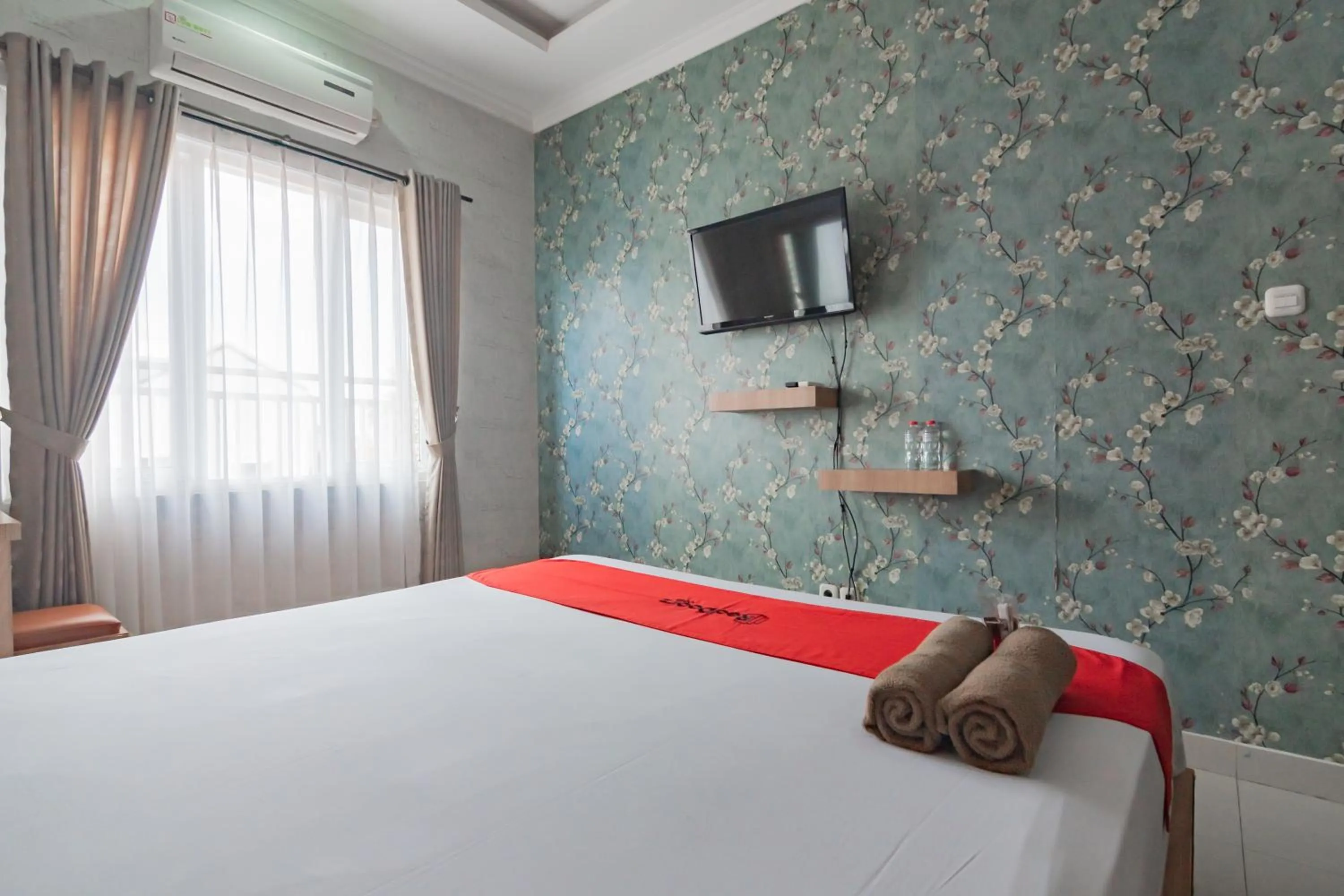 Bedroom, Bed in RedDoorz near Gedung Sate 2