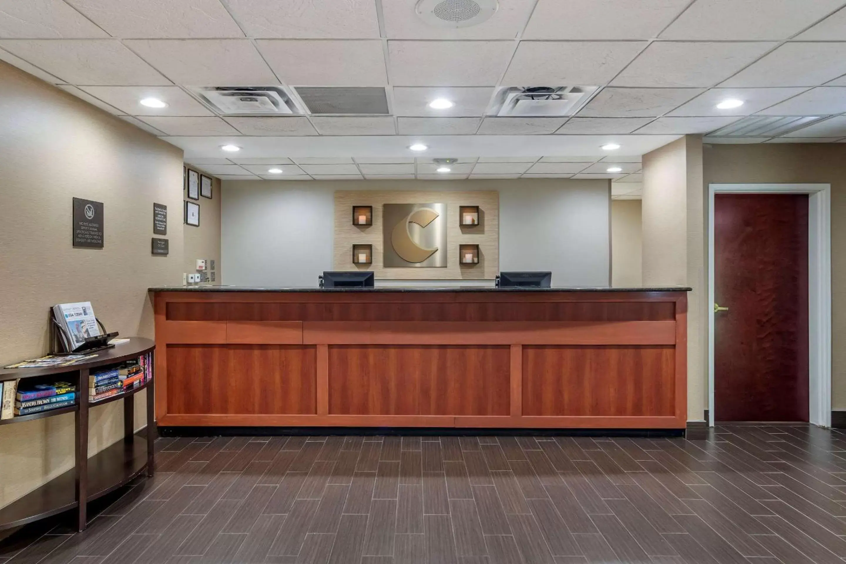 Lobby or reception in Comfort Suites Woodstock - Atlanta North Lobby or reception in Comfort Suites Woodstock - Atlanta North