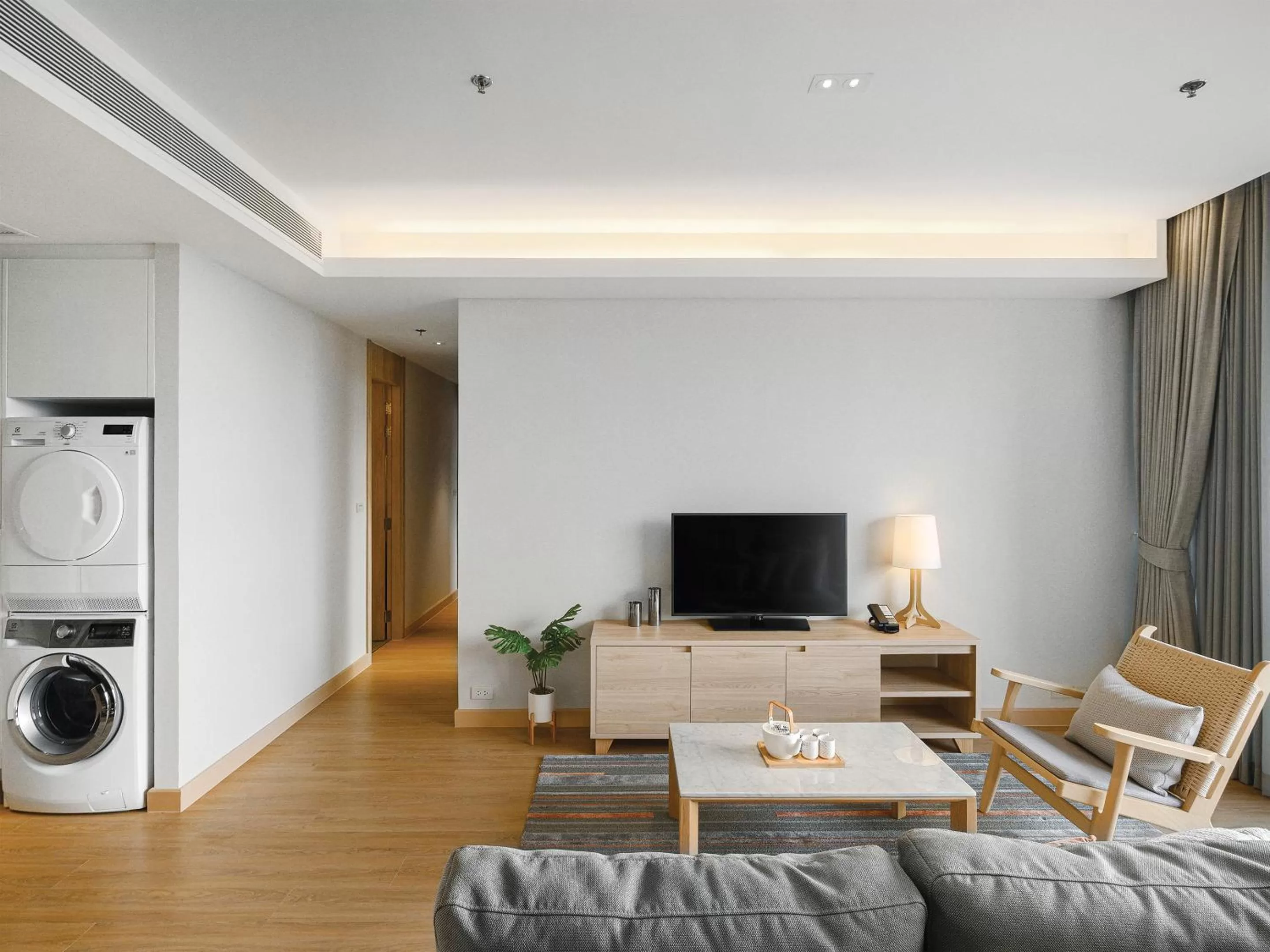 TV and multimedia in Oakwood Suites Bangkok