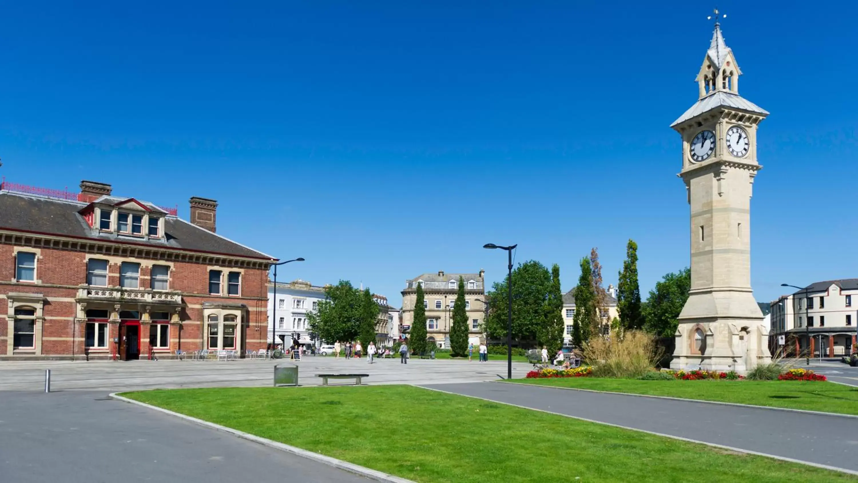 Neighbourhood, Property Building in The Barnstaple Hotel