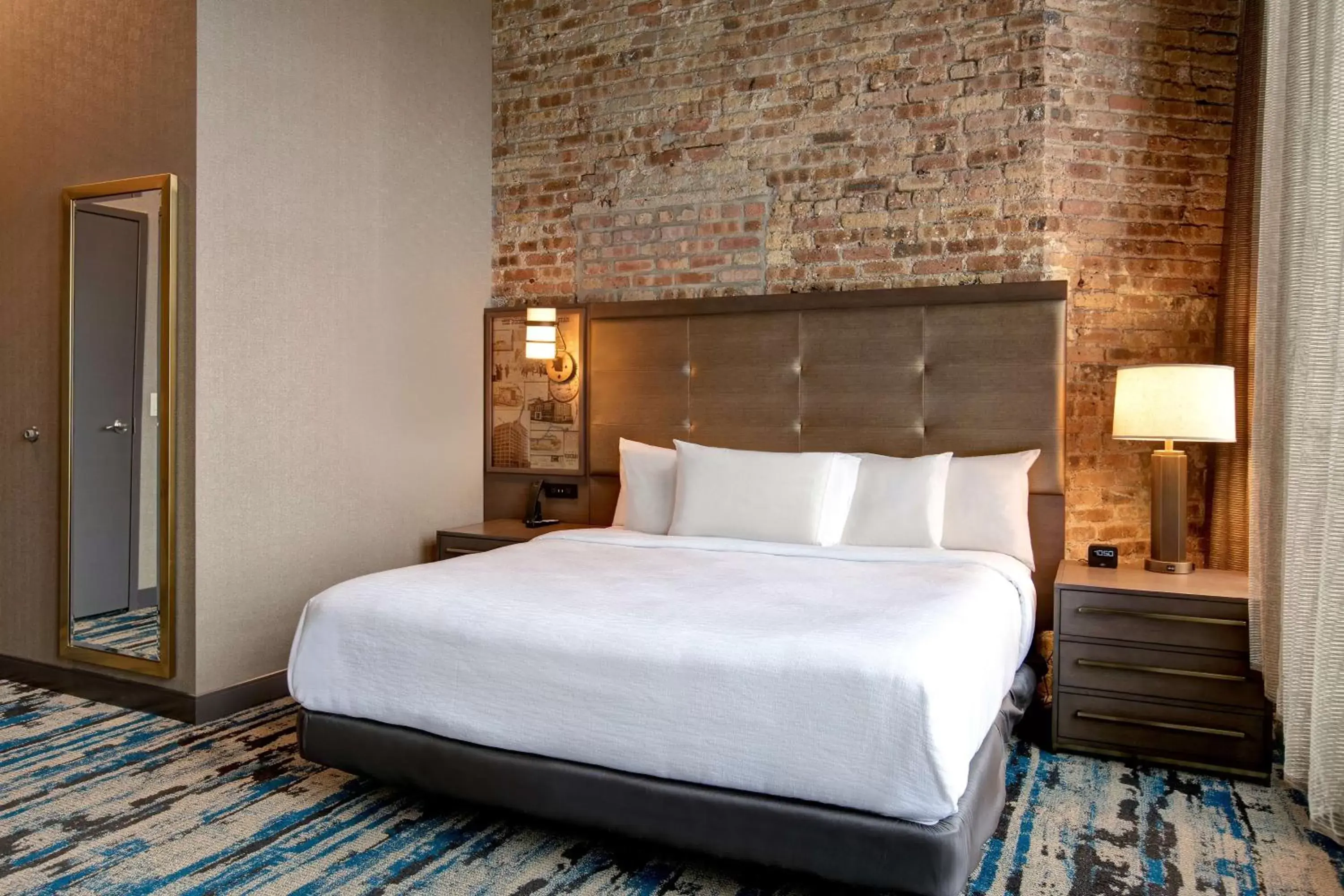 Bed in Embassy Suites By Hilton Rockford Riverfront