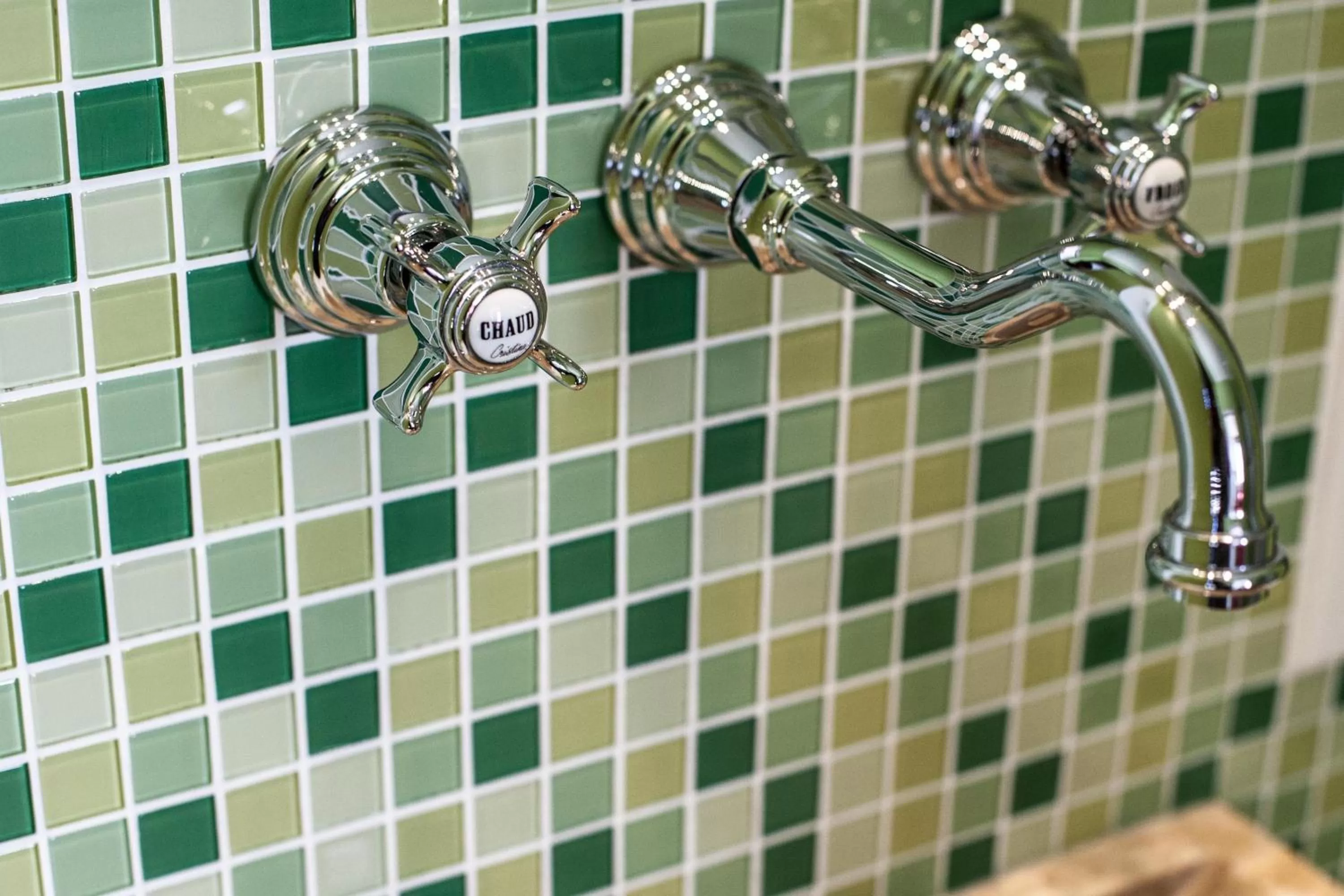 Bathroom in Hôtel Henri IV