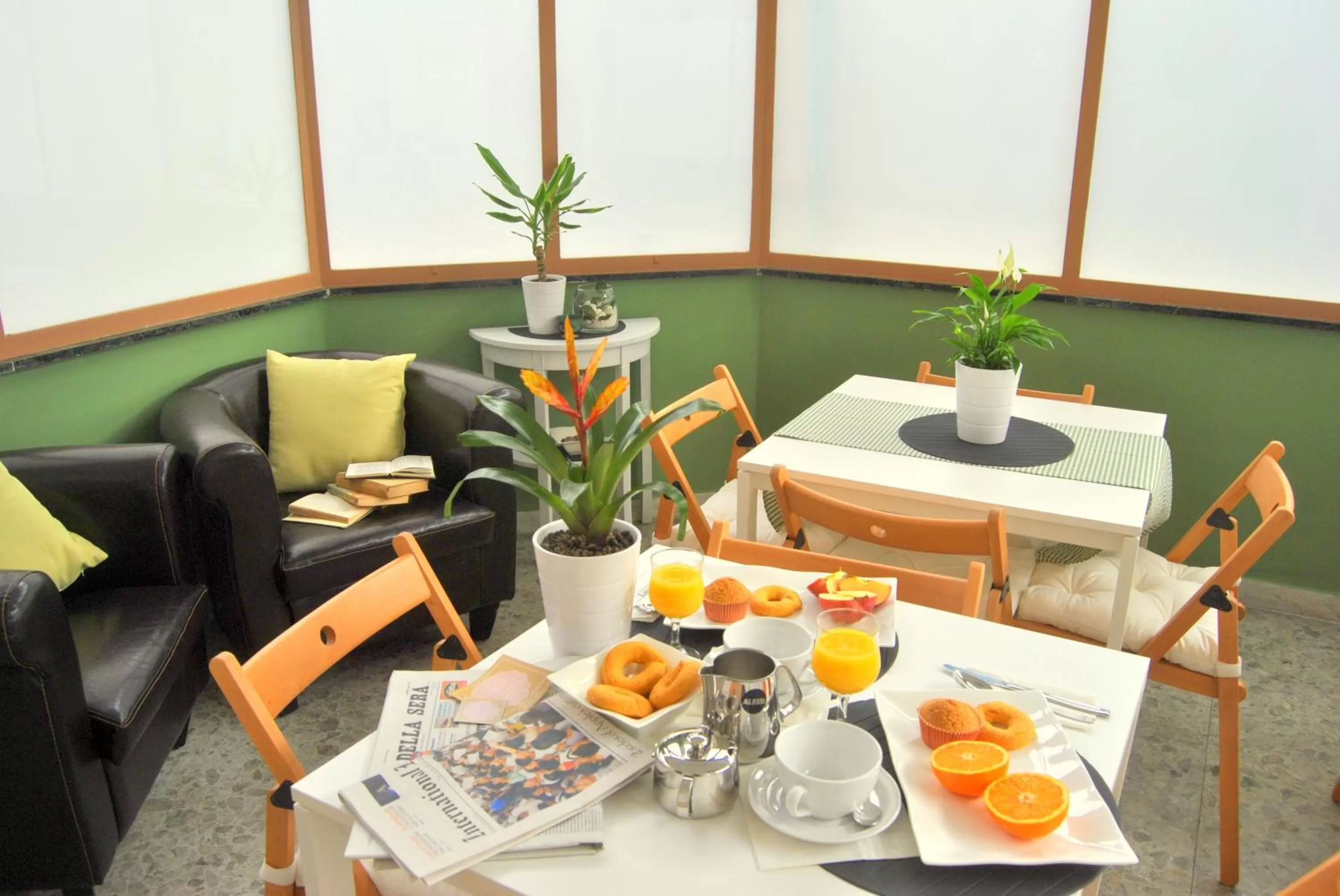 Restaurant/places to eat in Hotel Carmel