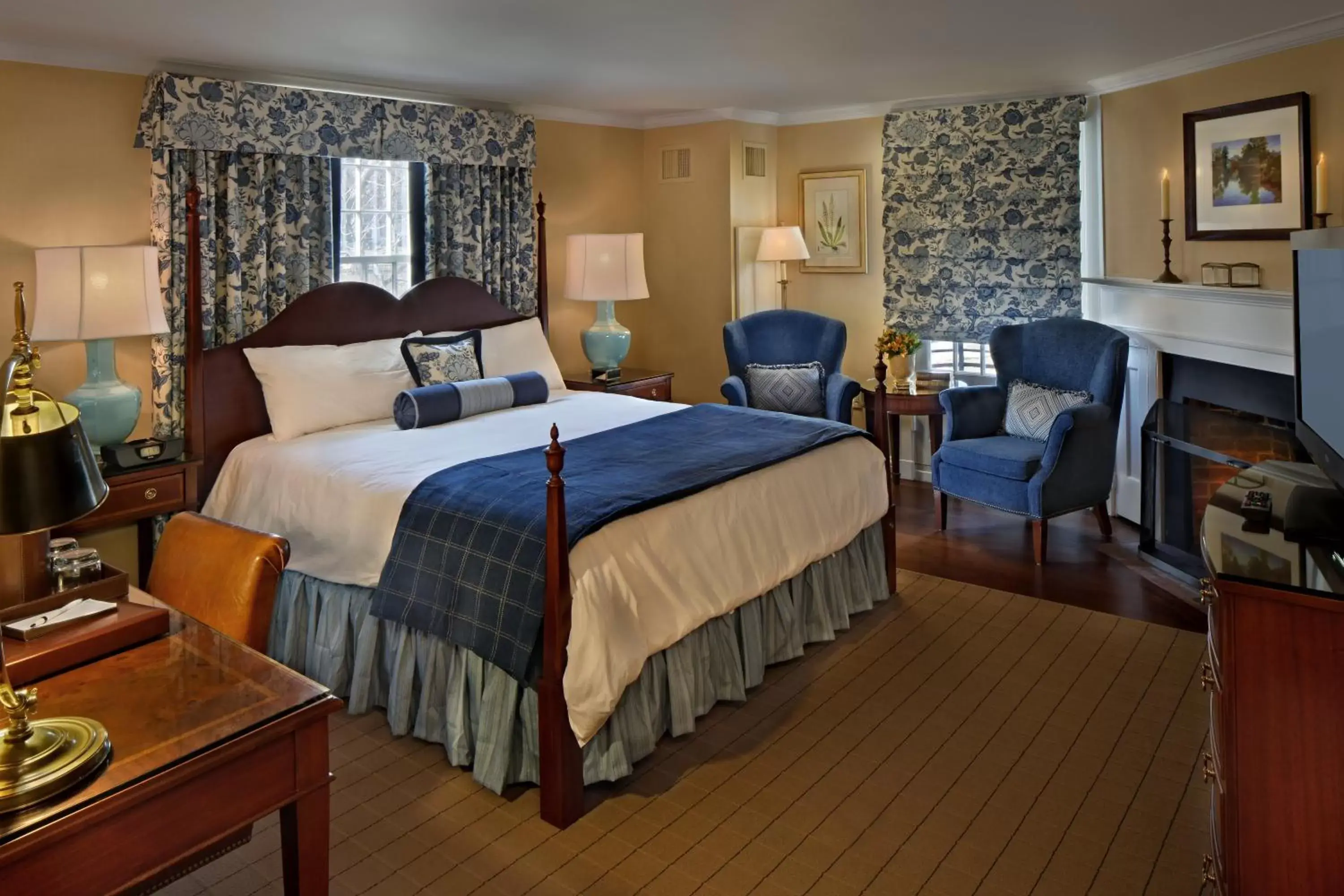 Superior Queen Room in Inn on Boltwood Superior Queen Room in Inn on Boltwood