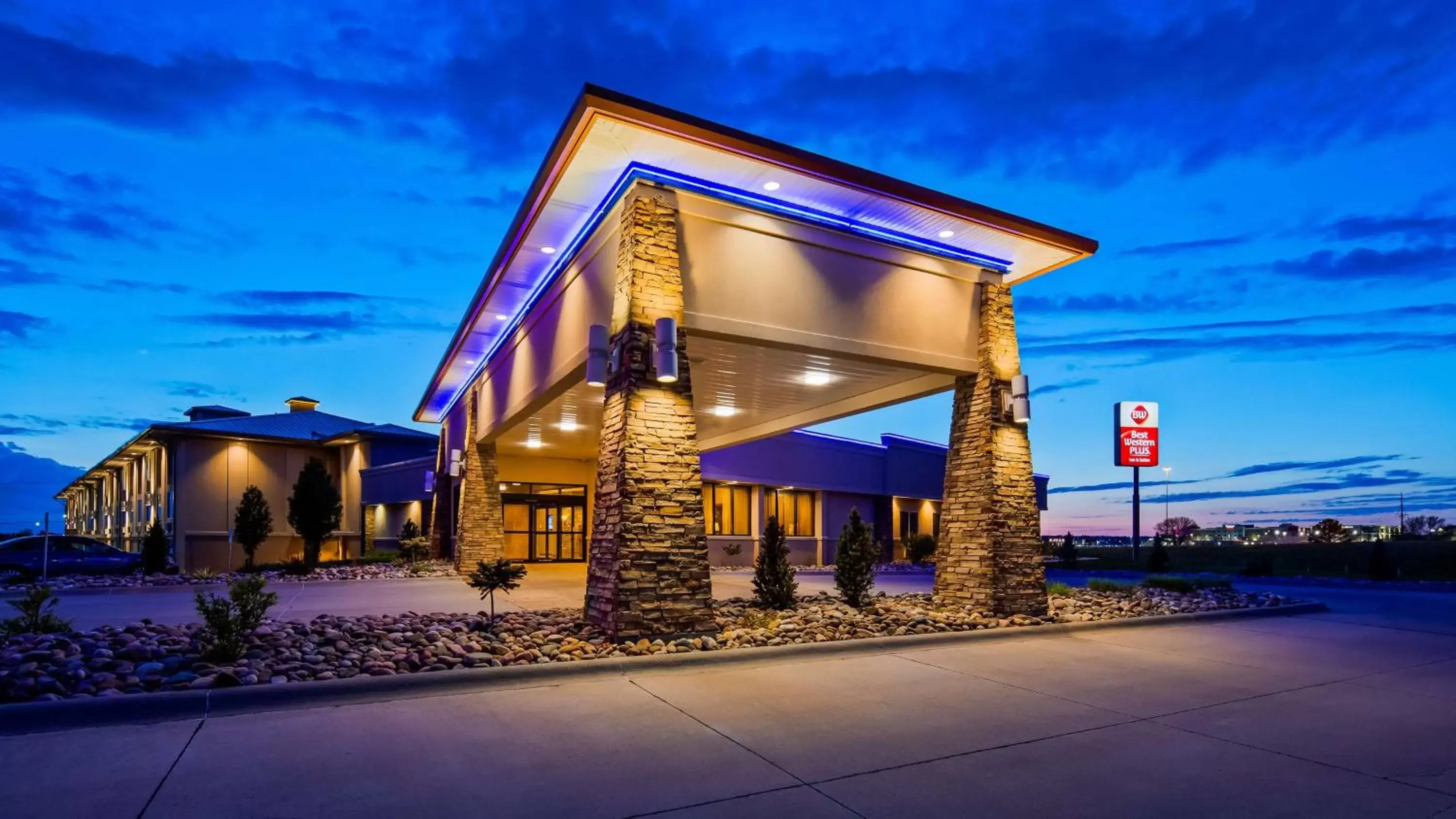 Property Building in Best Western Plus Mid Nebraska Inn & Suites