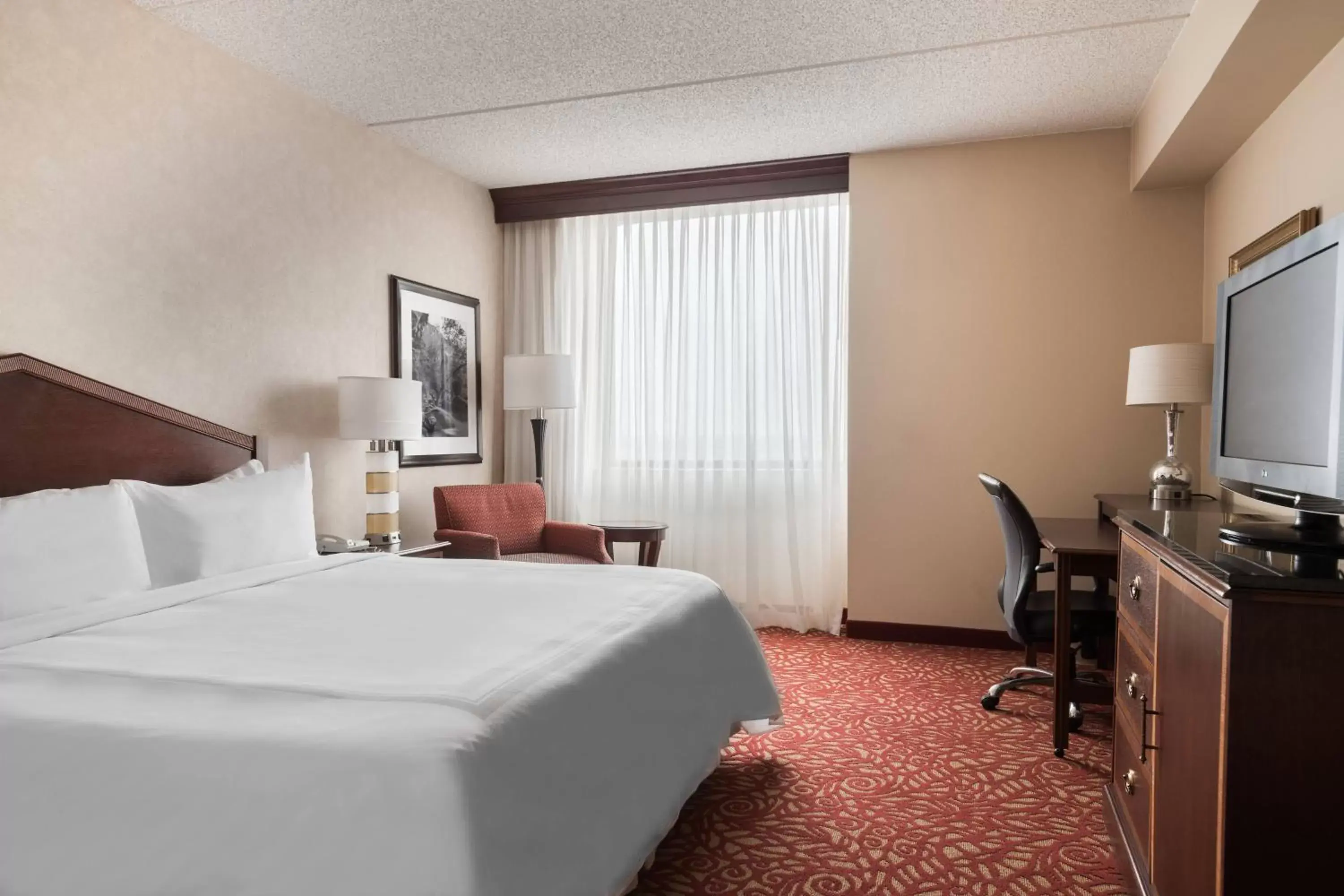 Photo of the whole room, Bed in Columbus Airport Marriott