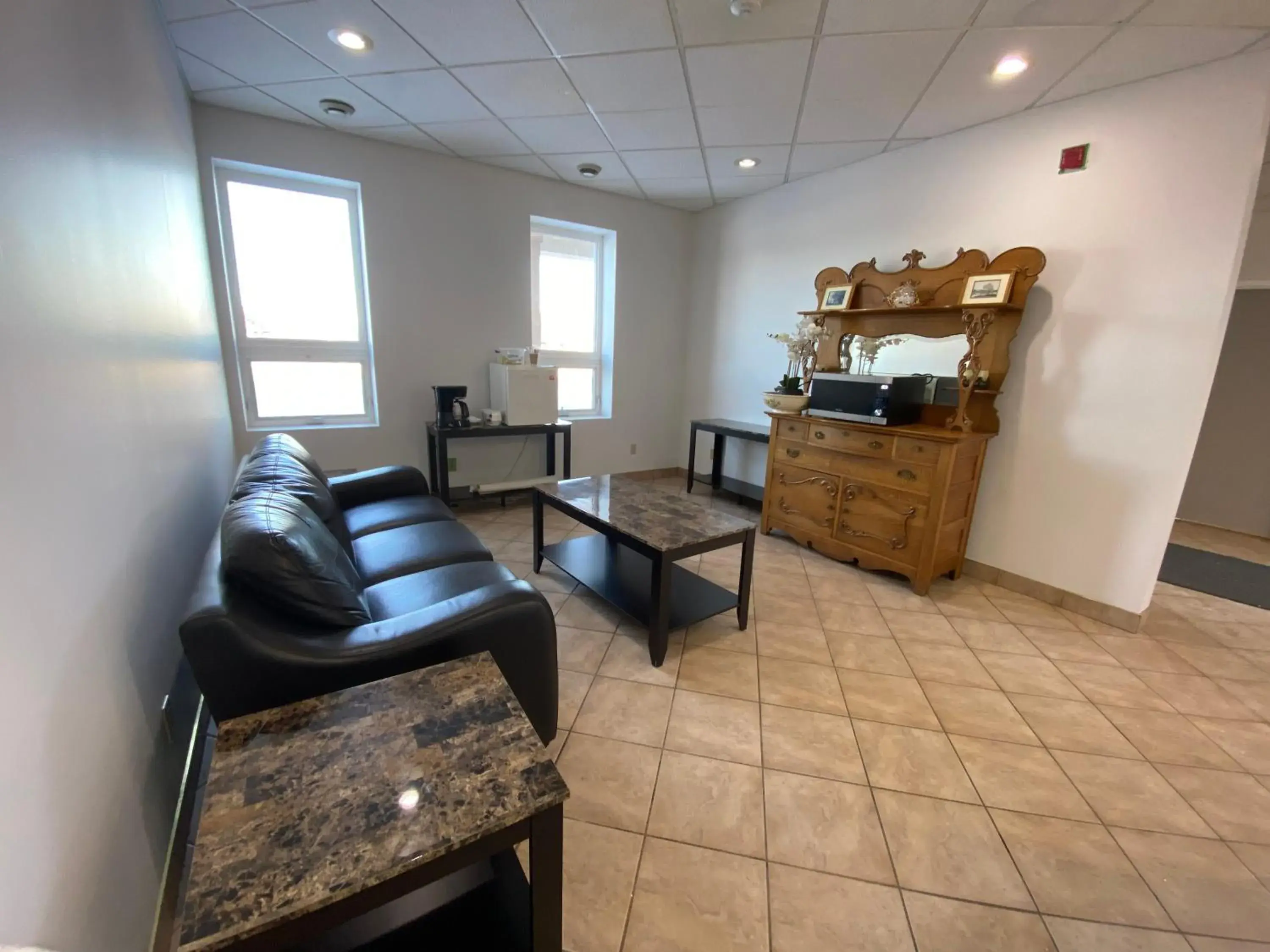 Seating Area in Days Inn by Wyndham Brockville