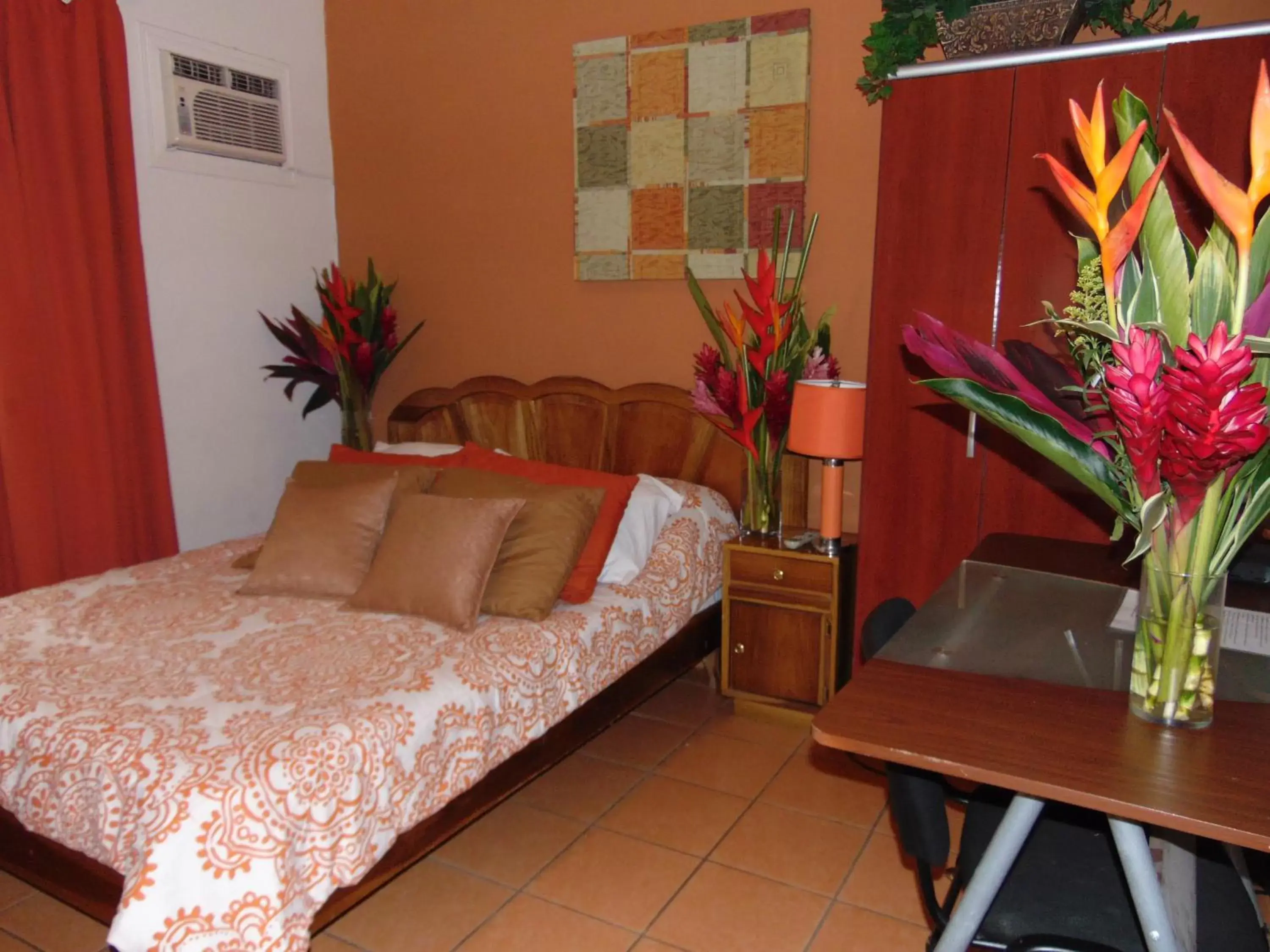 Bedroom, Seating Area in Casa Lima B&B