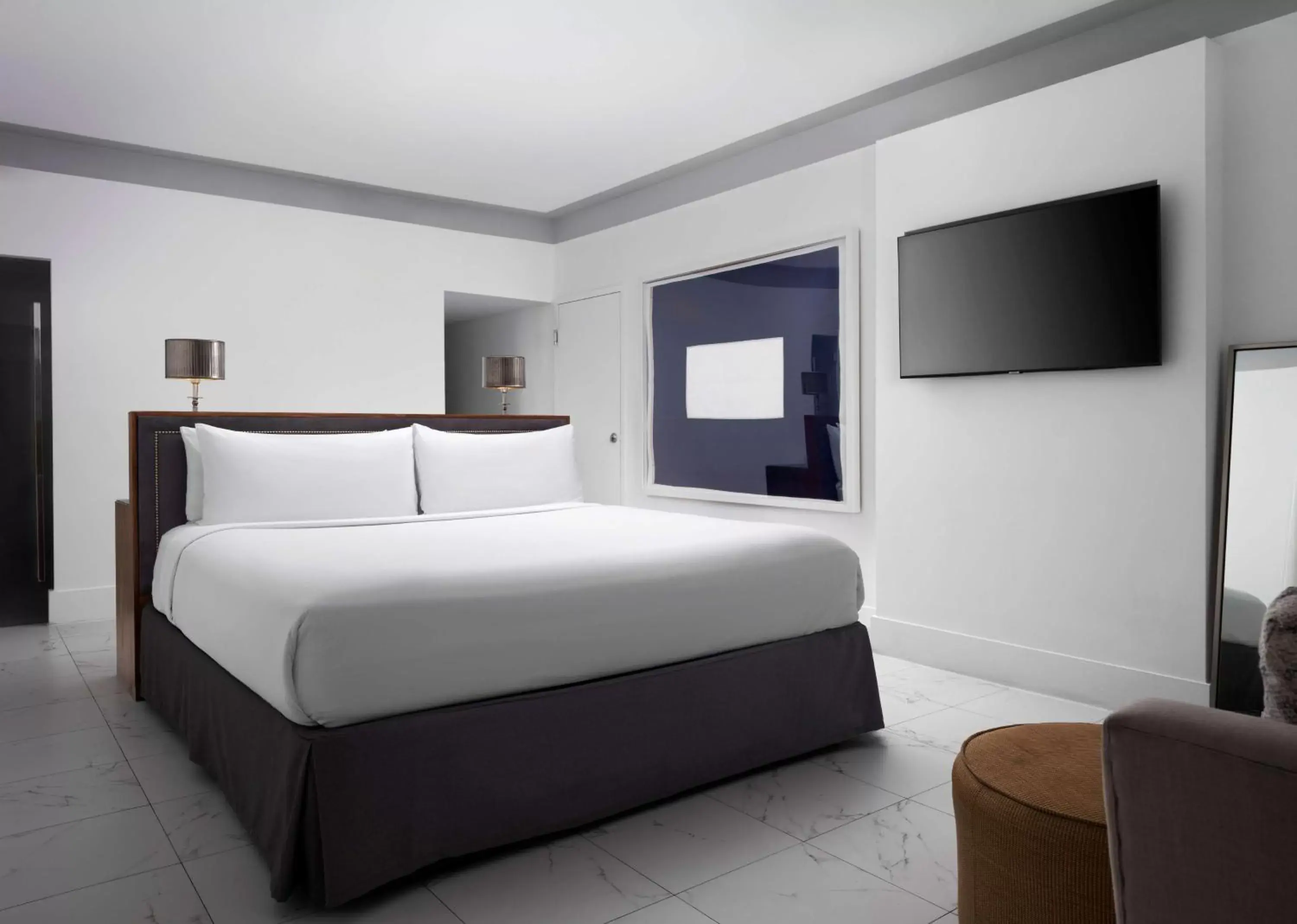 Bedroom, Bed in Nautilus Sonesta Miami Beach