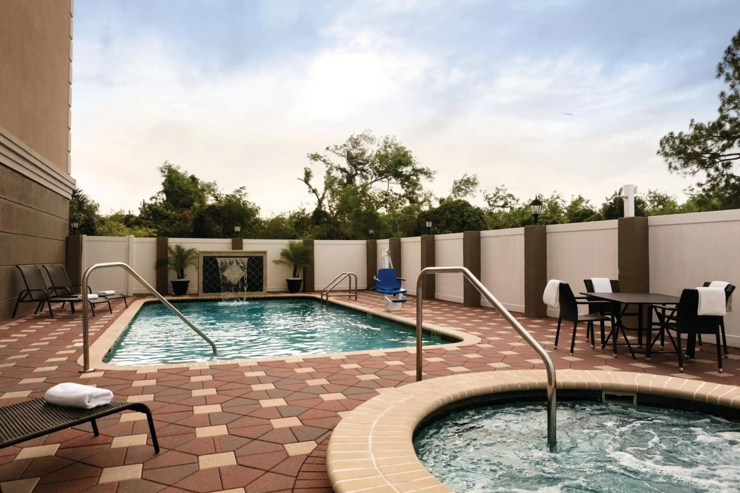 Swimming Pool in Country Inn & Suites by Radisson, Tampa Airport North, FL