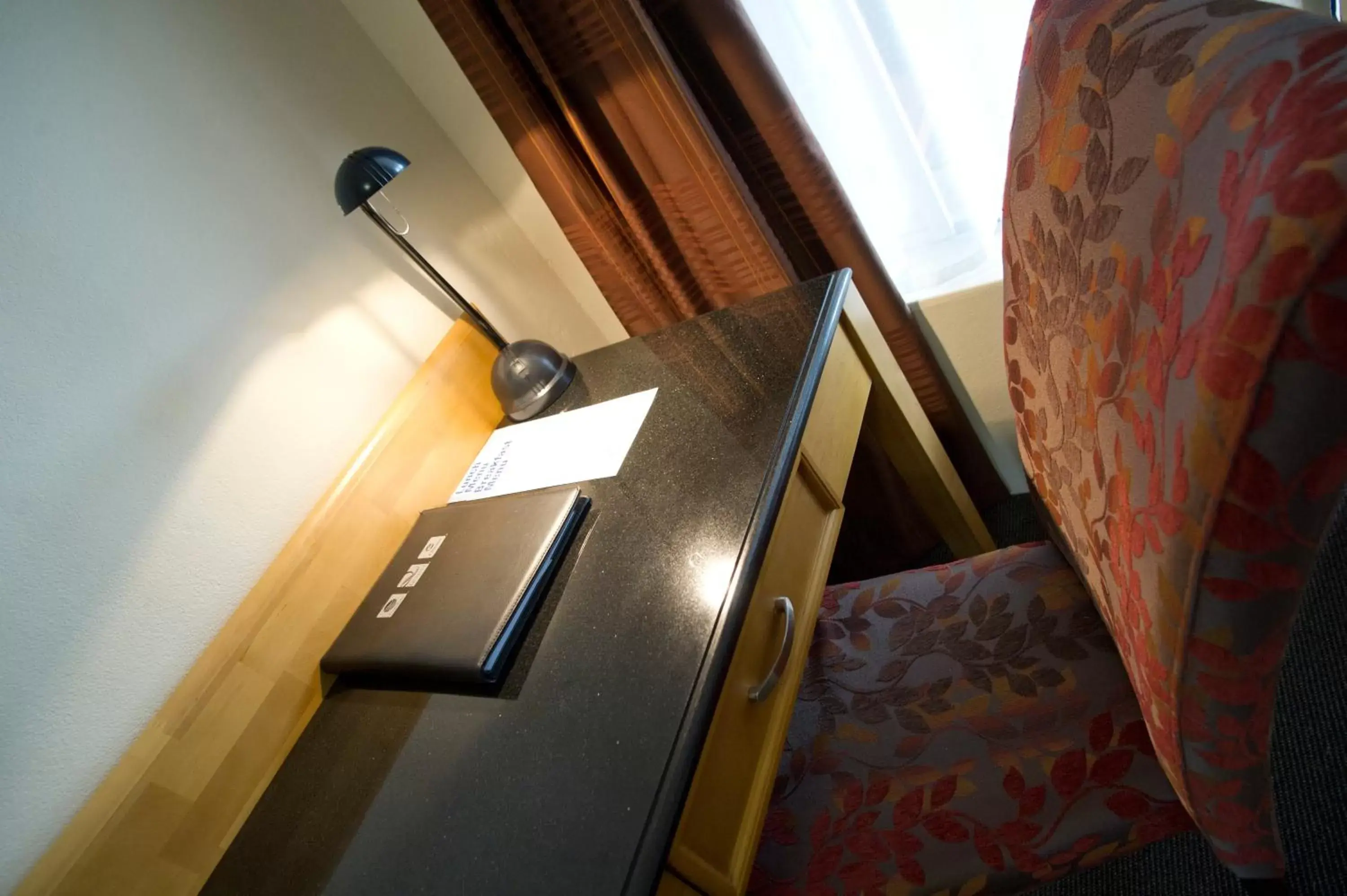 Seating area, TV/Entertainment Center in Noah's Mid City Motor Inn Muswellbrook