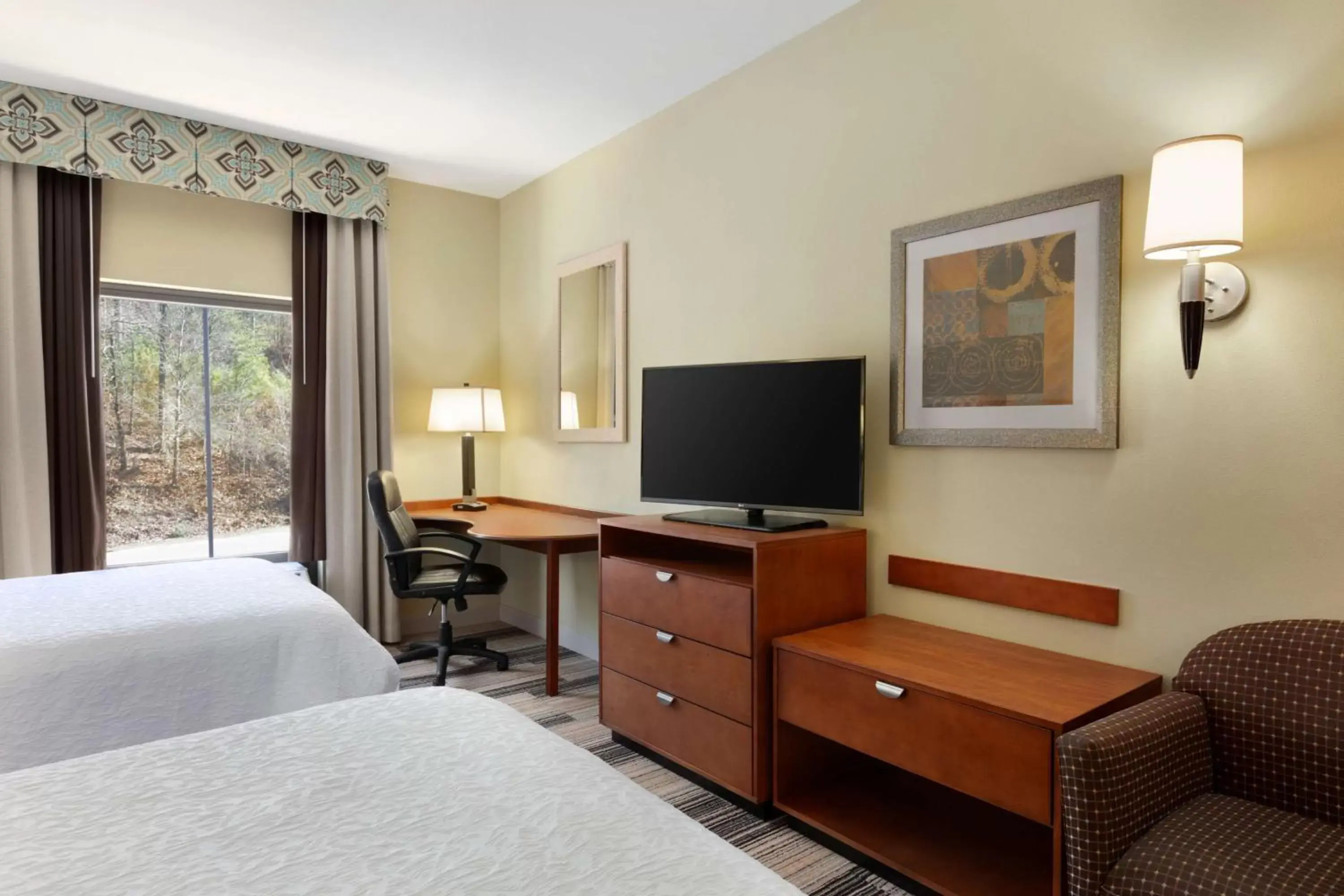 Bed in Hampton Inn & Suites Birmingham Airport Area Bed in Hampton Inn & Suites Birmingham Airport Area
