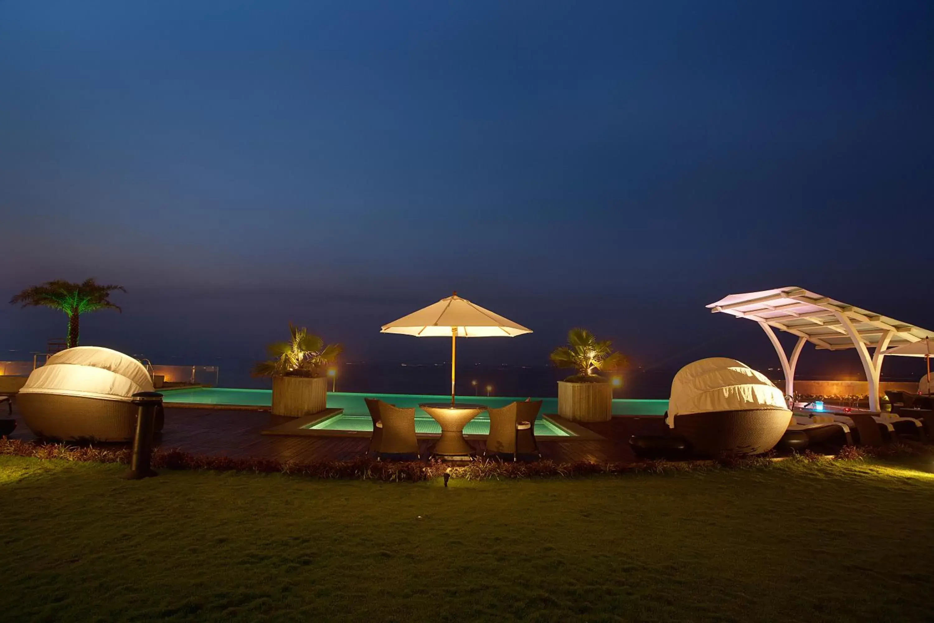 Swimming pool in Novotel Visakhapatnam Varun Beach