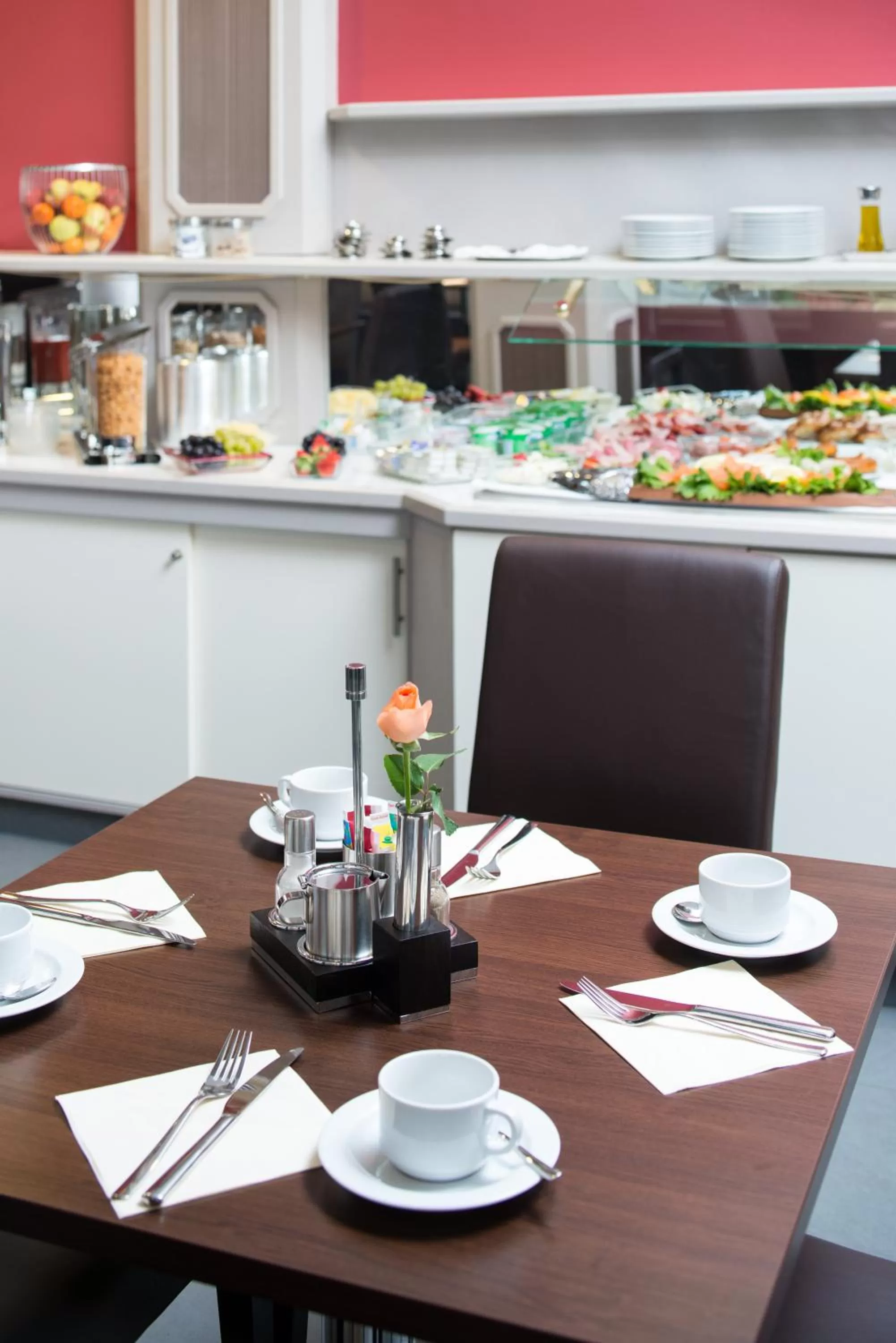 Restaurant/places to eat in Hotel Munich City