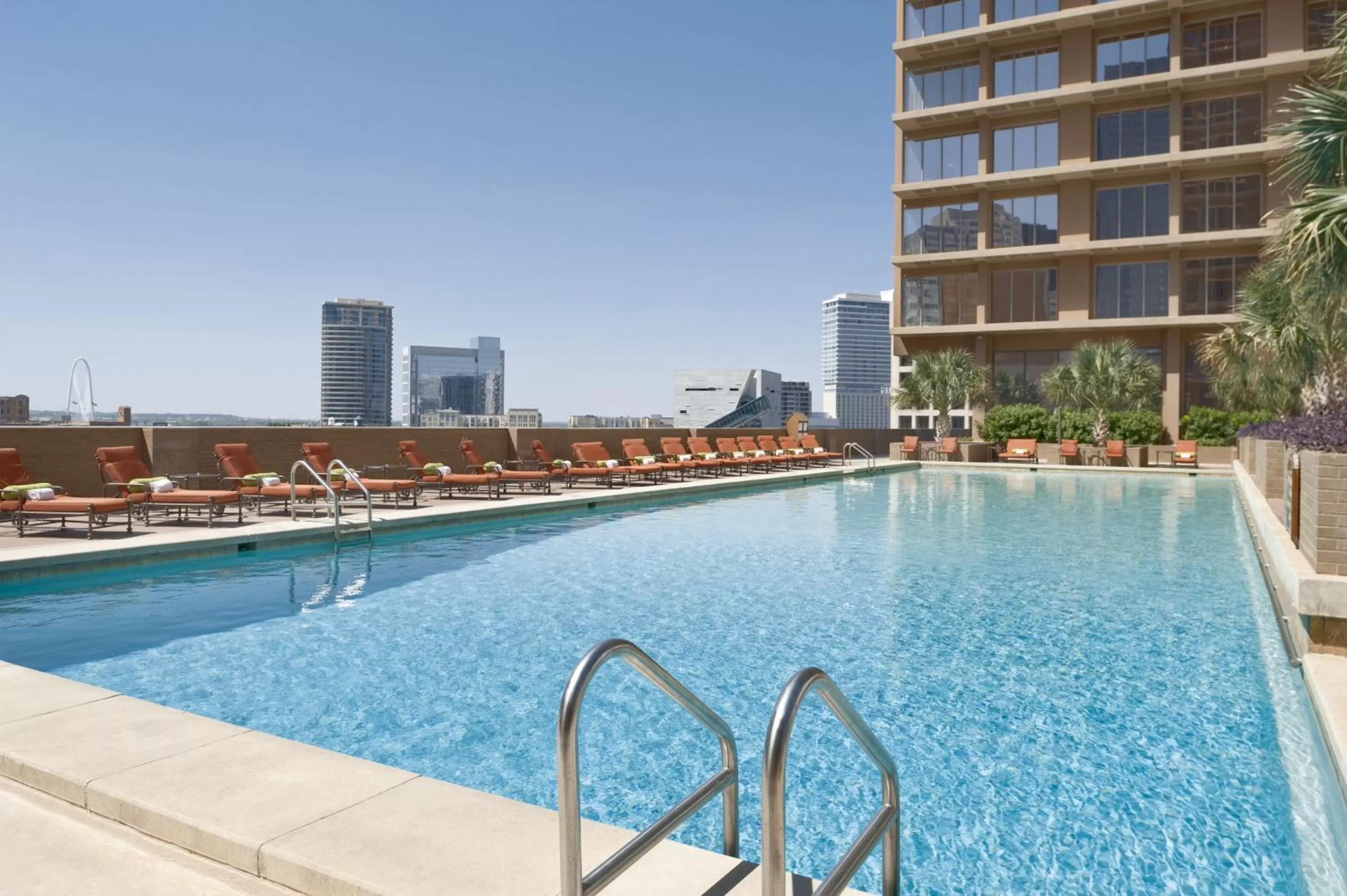 Swimming pool in Fairmont Dallas