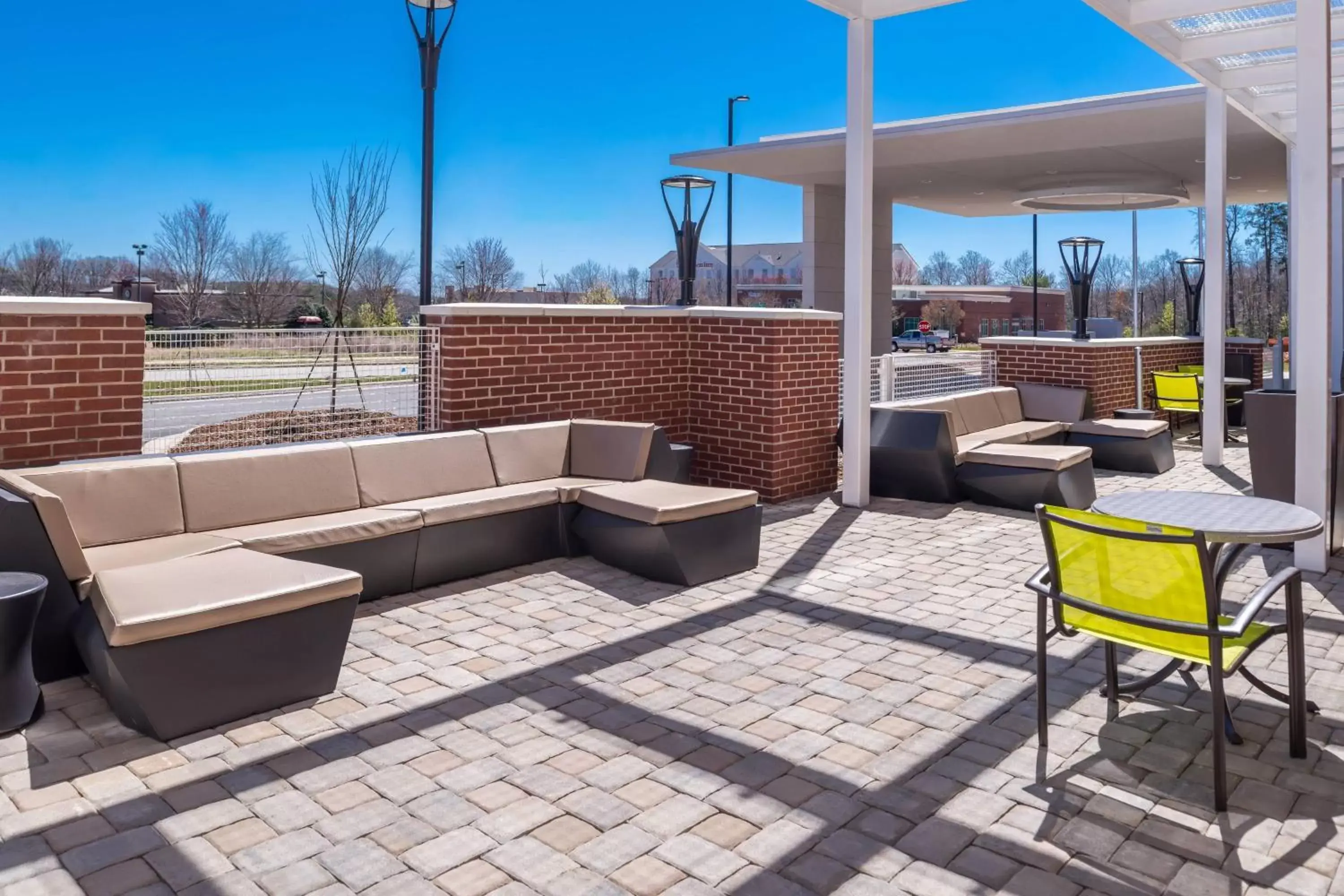 Lounge or bar in SpringHill Suites by Marriott Greensboro Airport