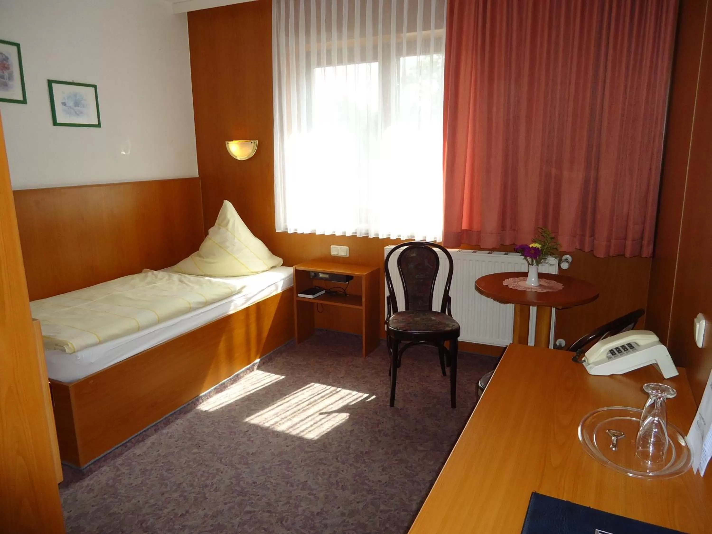 Photo of the whole room, Bed in Hotel Müller