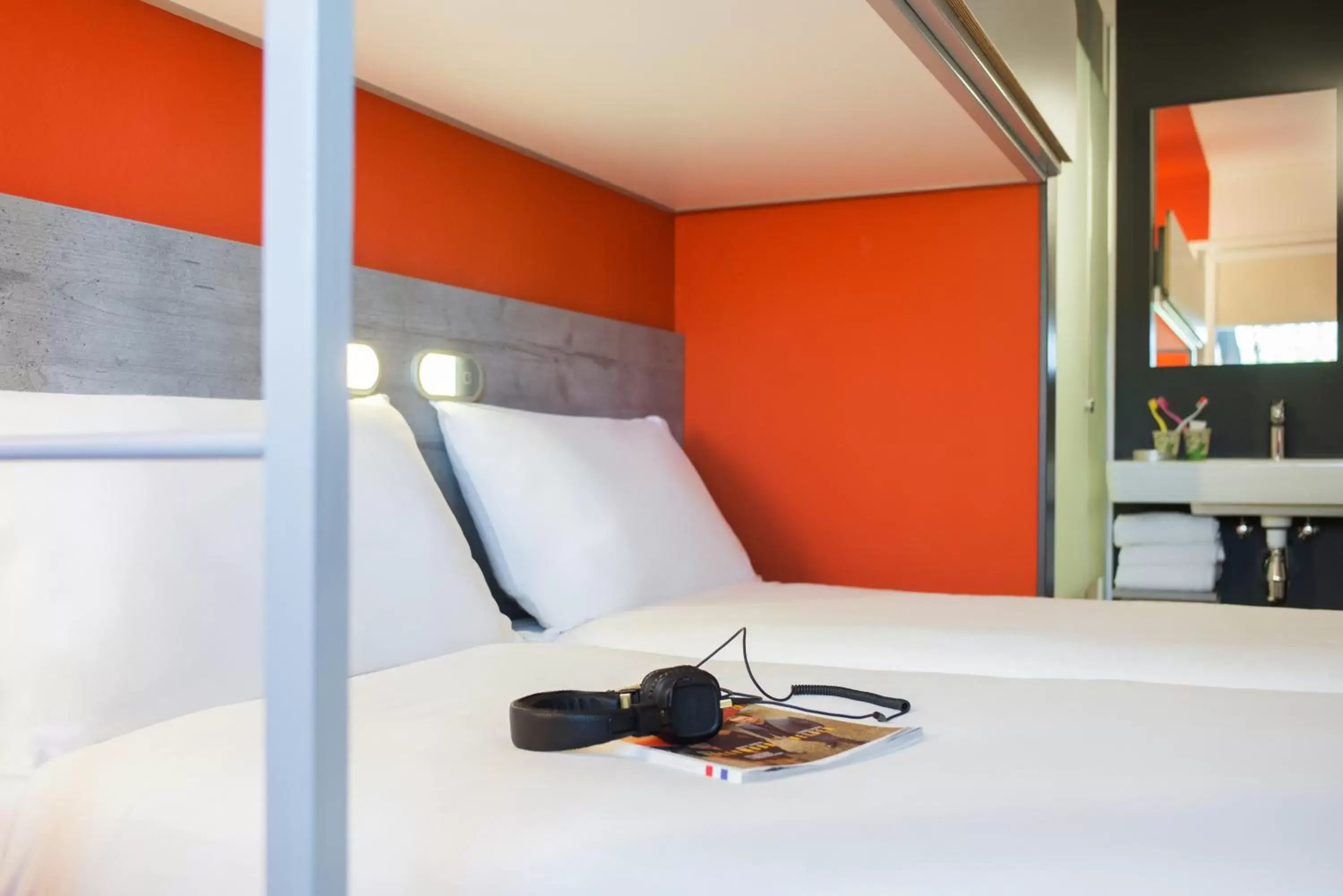 Bathroom, Bed in ibis budget Amsterdam Airport