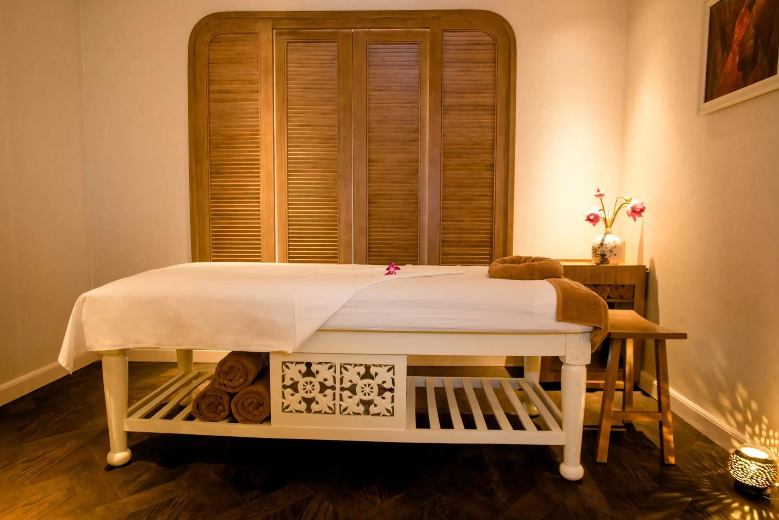 Massage in Hotel Des Arts Saigon Mgallery Collection