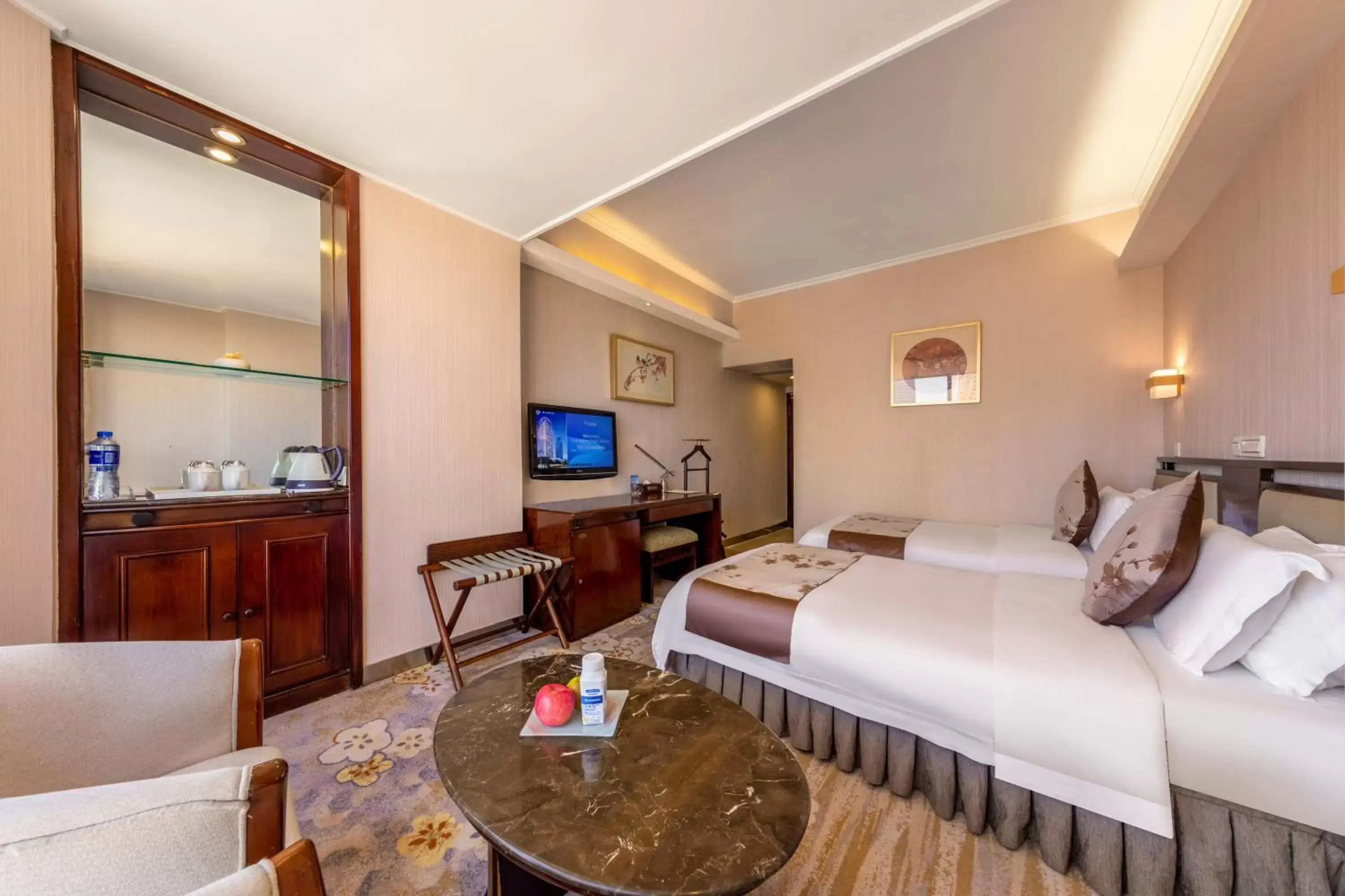Bed in Guangdong Hotel (Zhuhai)