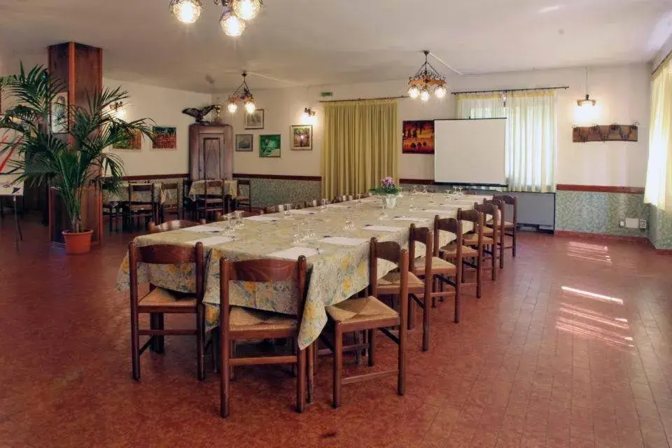 Restaurant/Places to Eat in Albergo Il Castellino