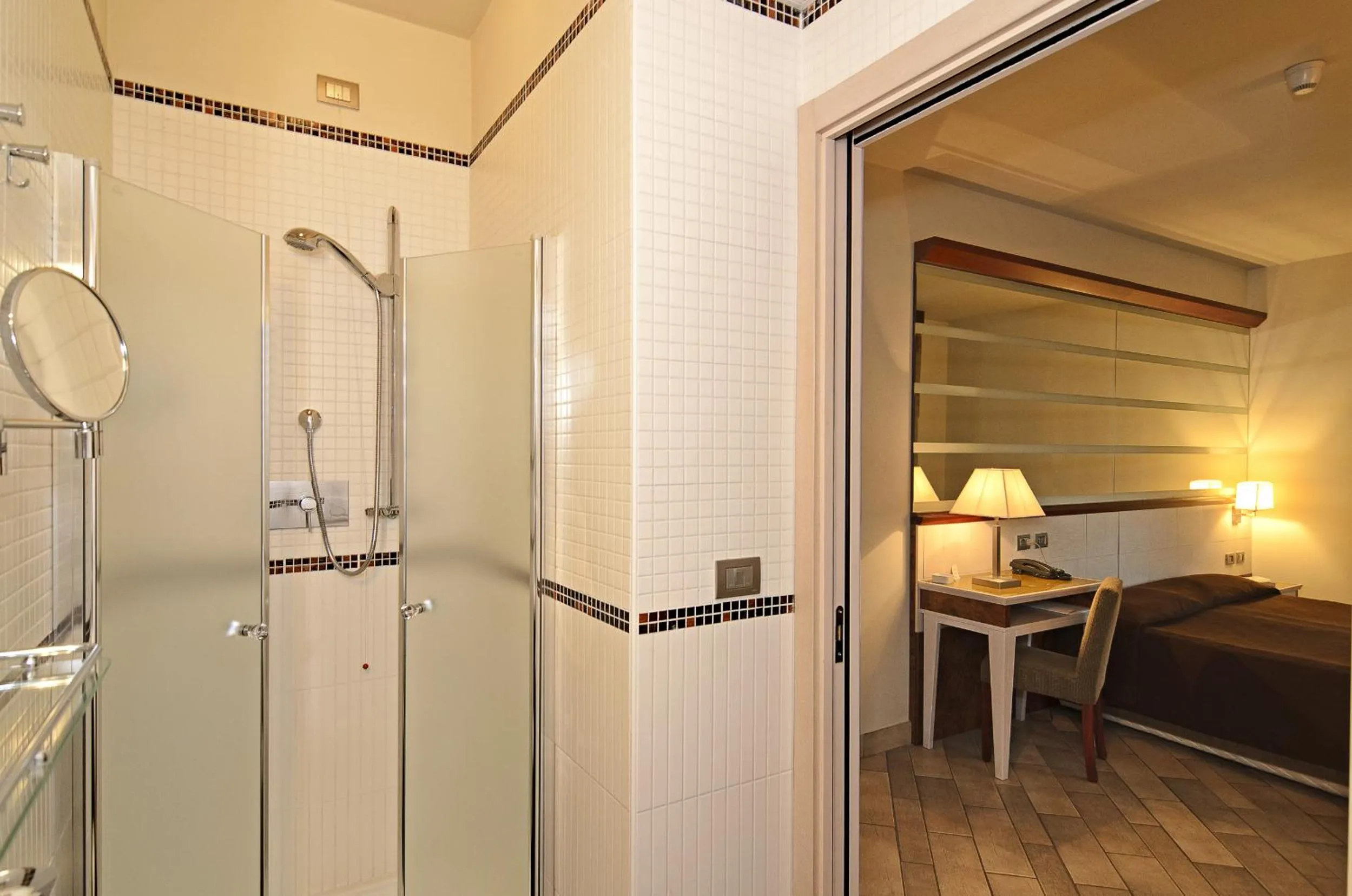 Shower in Hotel Eden