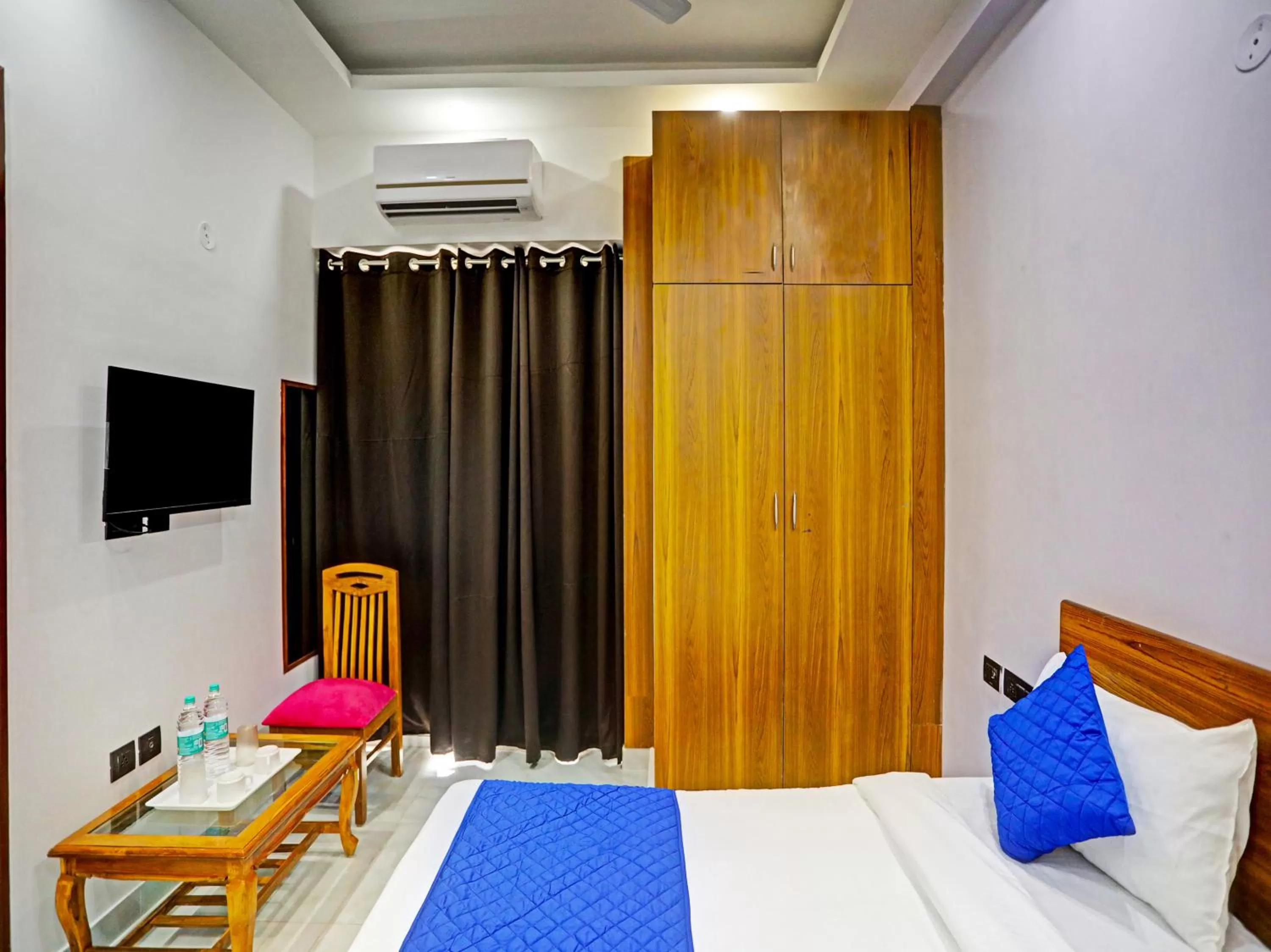 Bed in Hotel Golden Admire - Couple Friendly Hotel Noida Sector - 56