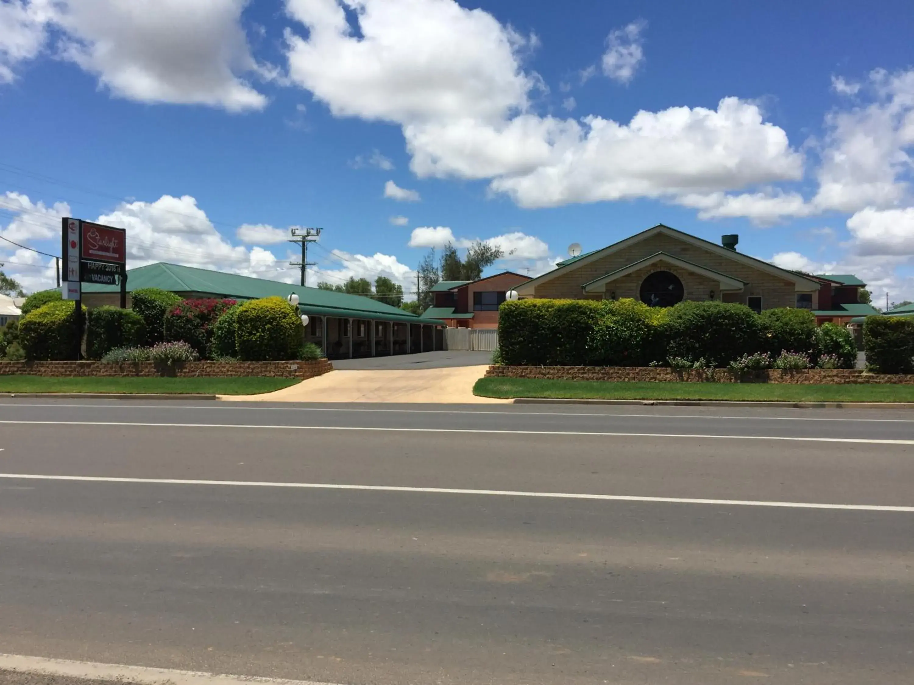 Facade/entrance, Property Building in Starlight Motor Inn