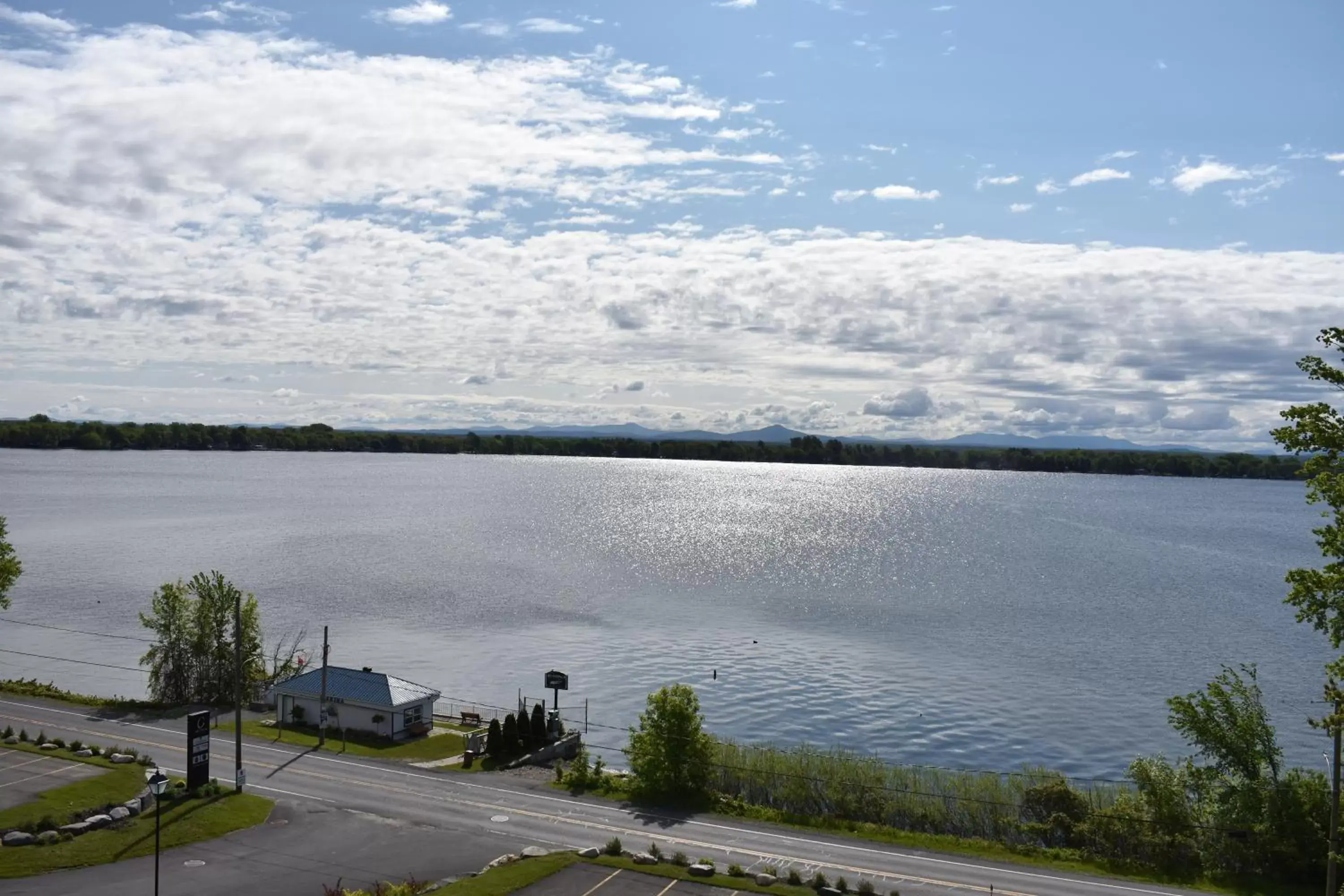 Lake view, River View in Complexe La cache du Lac Champlain