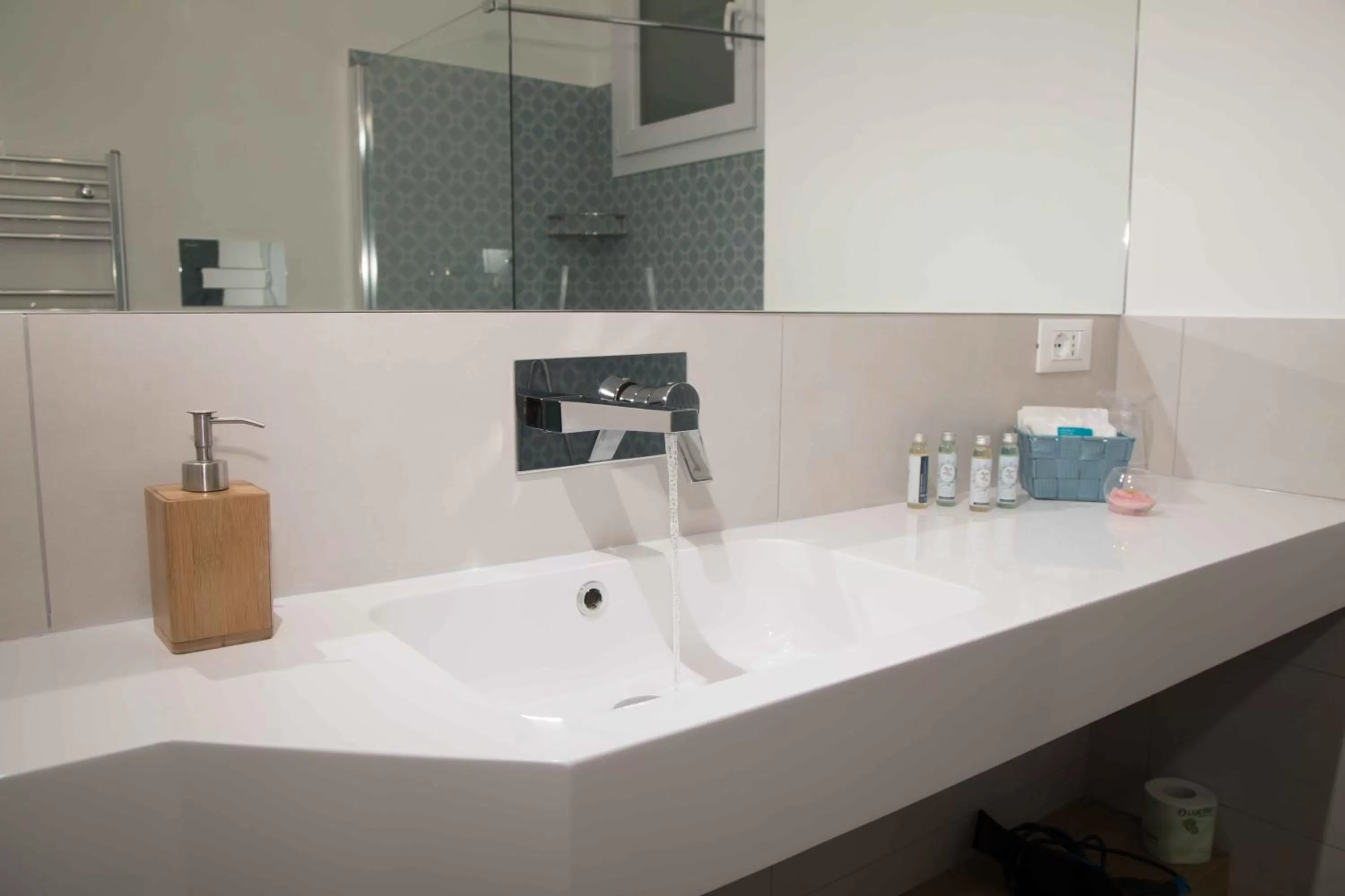 Shower in Le Quattro Stagioni - Rooms & Suites