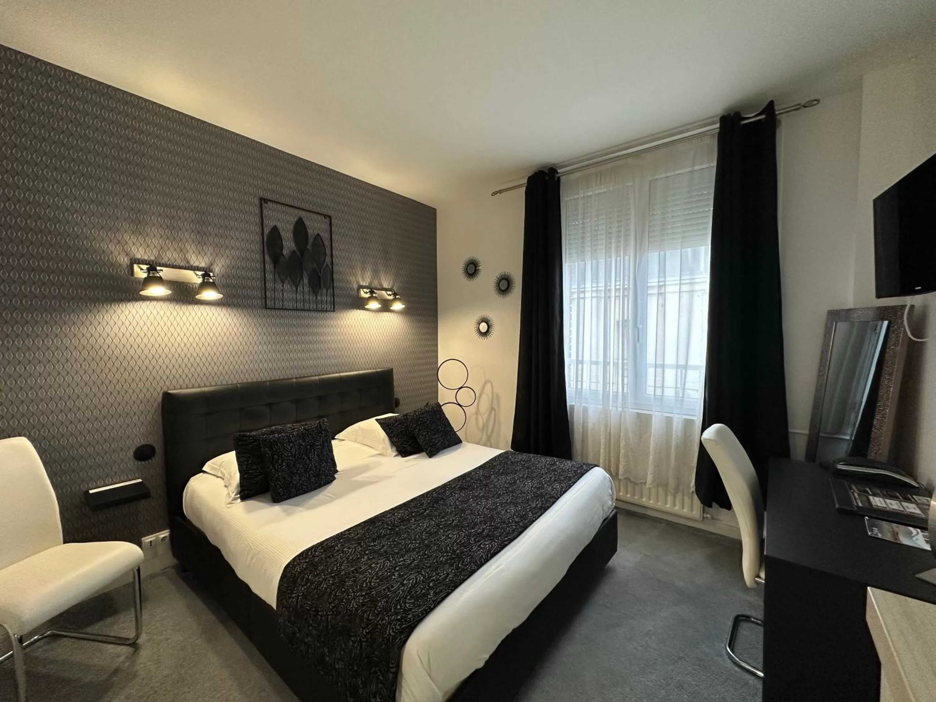 Bed in Hotel Le Saint-Yves