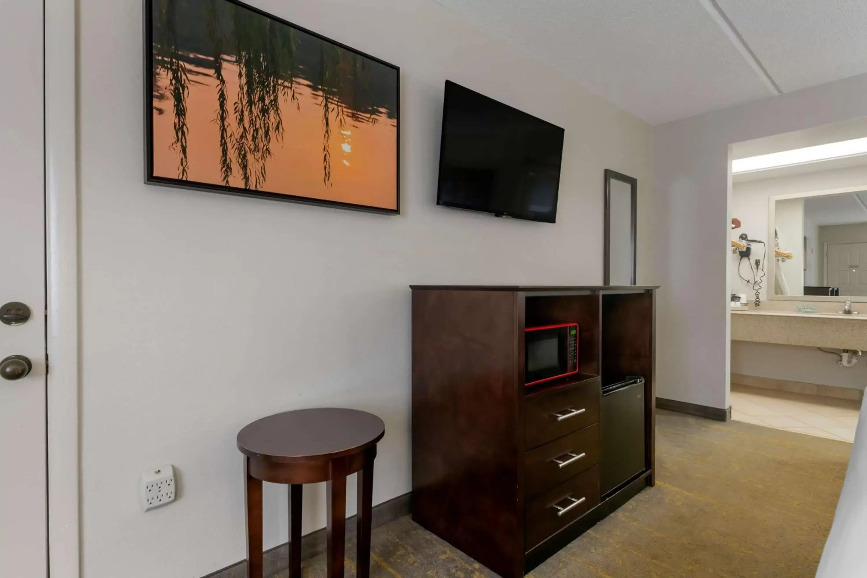 Bedroom, TV/Entertainment Center in Best Western Inn Of Palatka