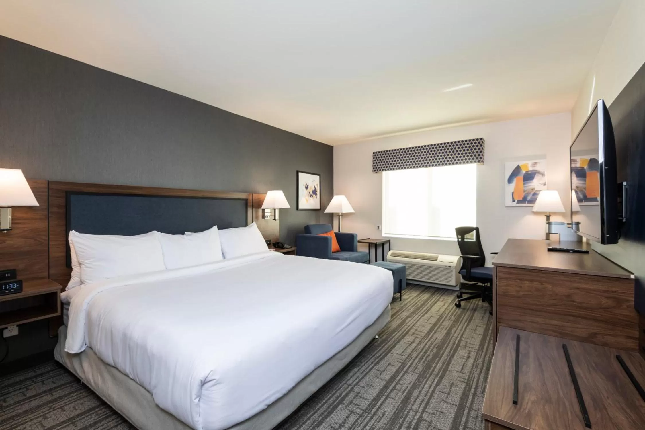 Photo of the whole room, Bed in Comfort Inn & Suites