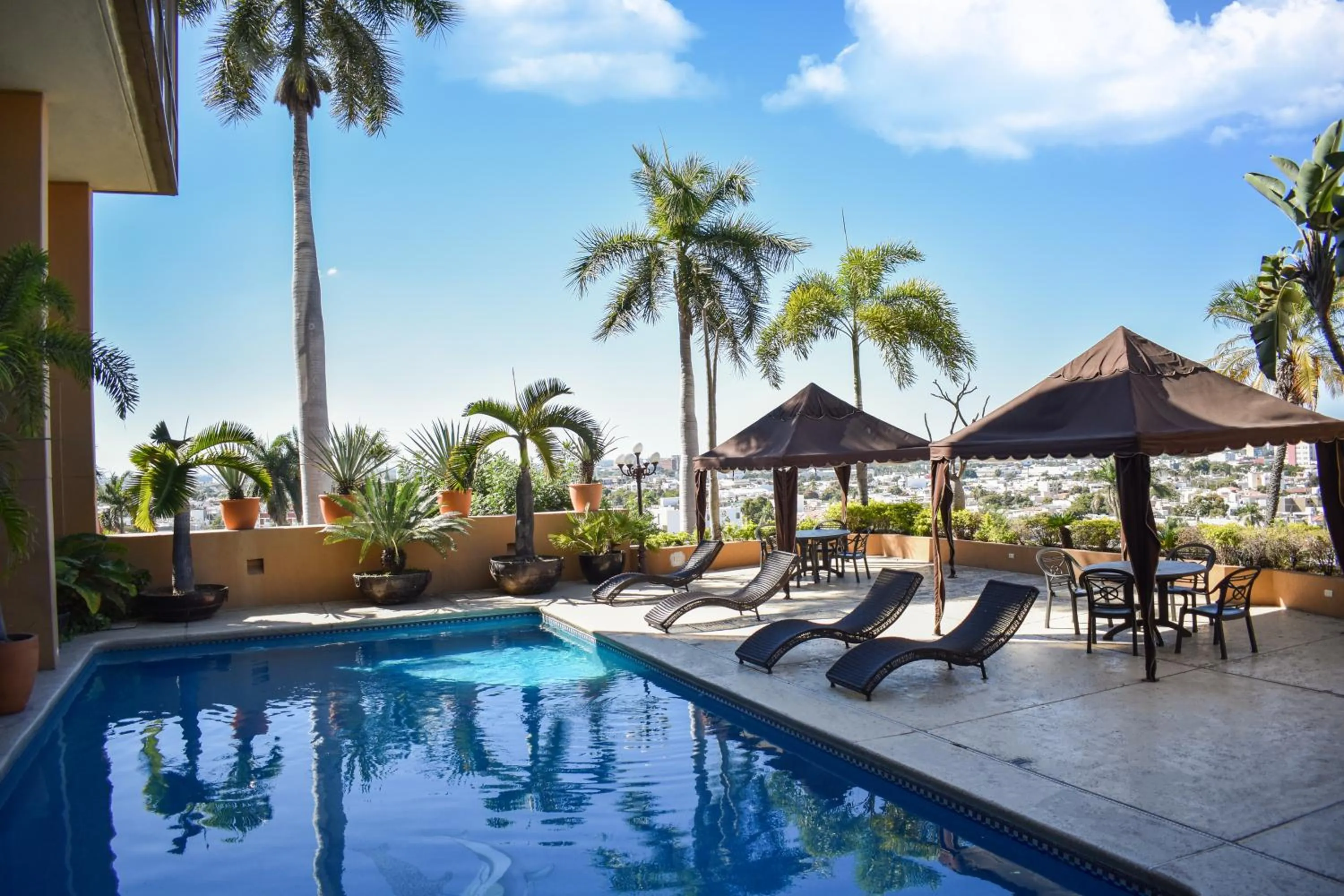 Property building in Hotel San Luis Lindavista